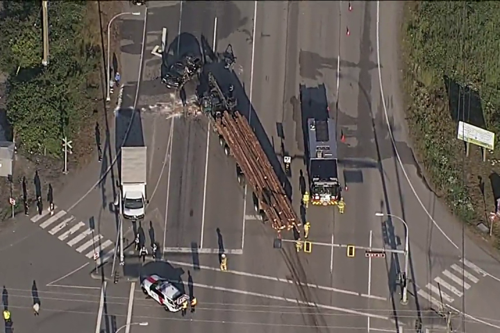 1 person seriously injured in logging truck crash in Maple Ridge
