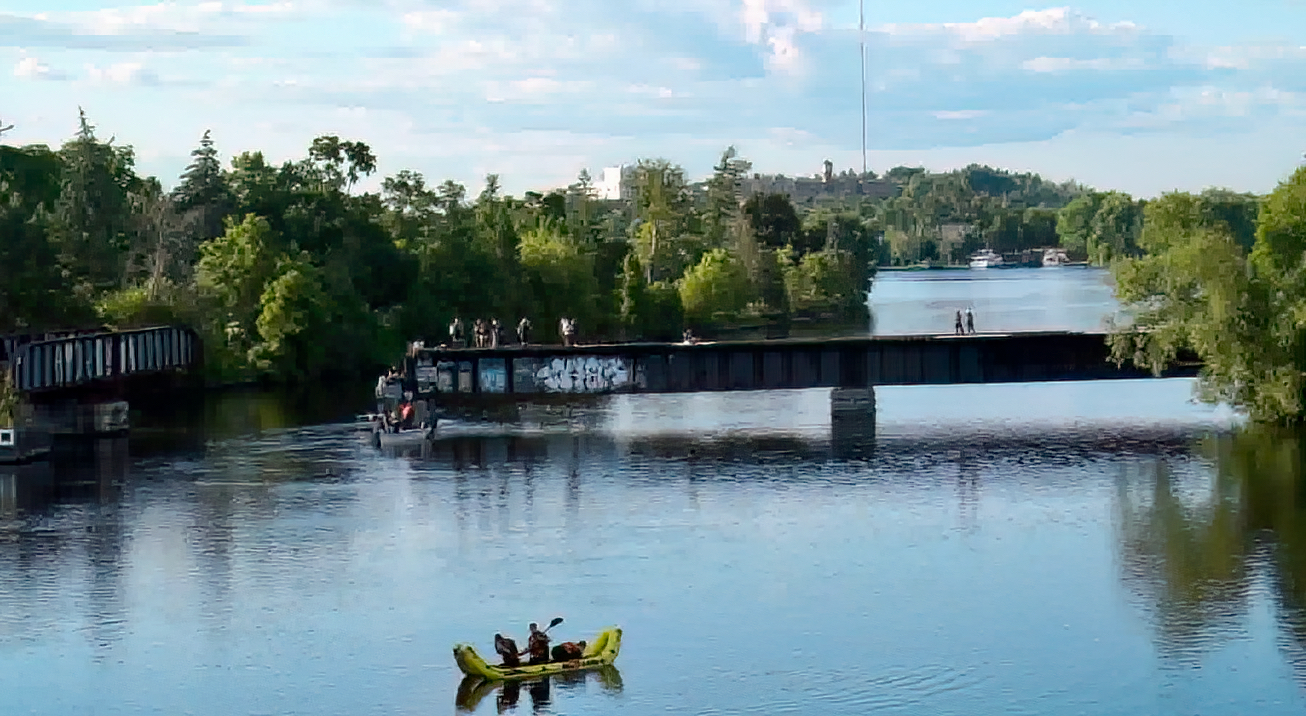 Тяло беше извадено от река Отонаби в Питърбъро Онтарио във