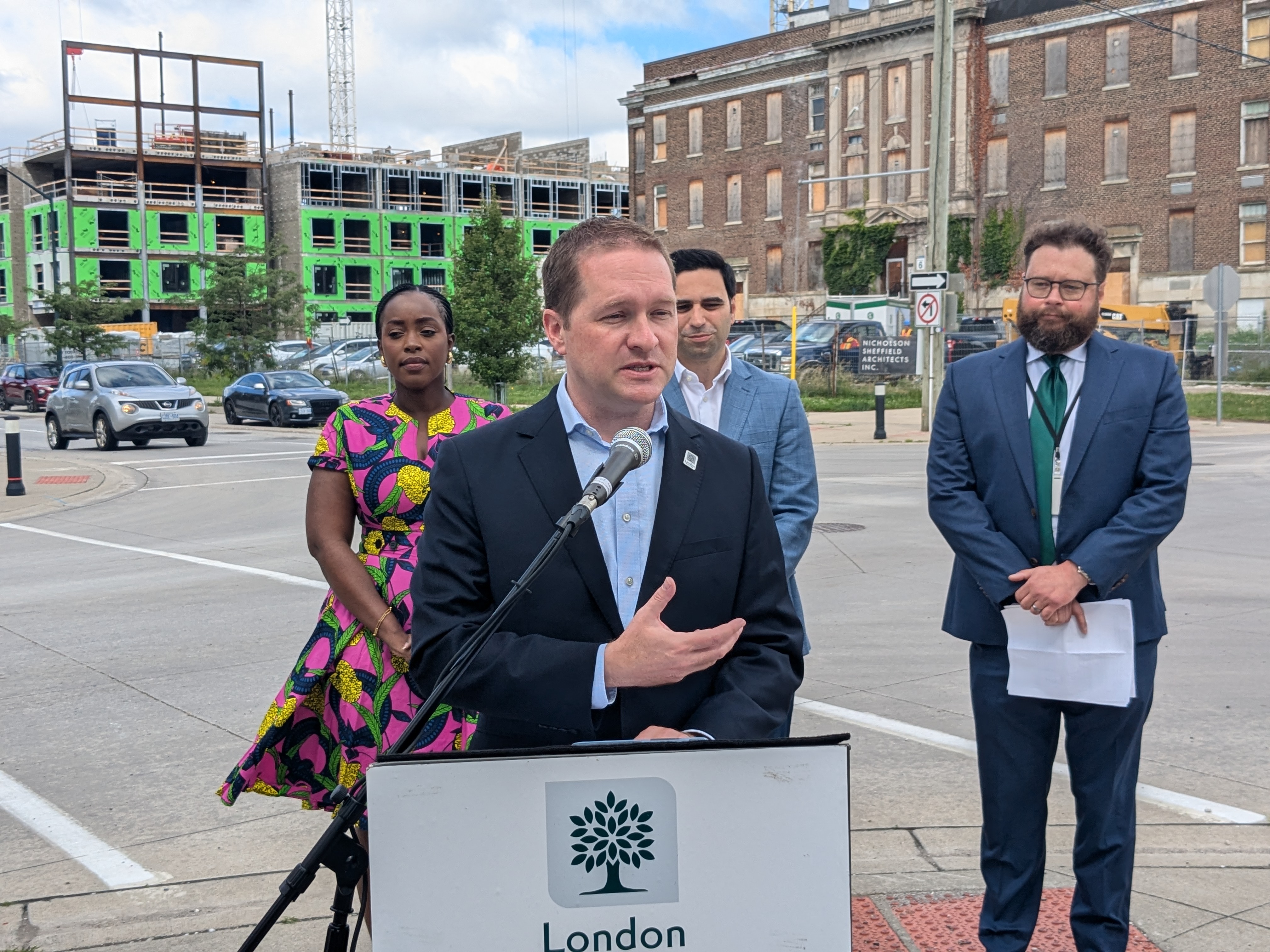 Пет проекта в Лондон Онтарио включително голямо разширение на Thames