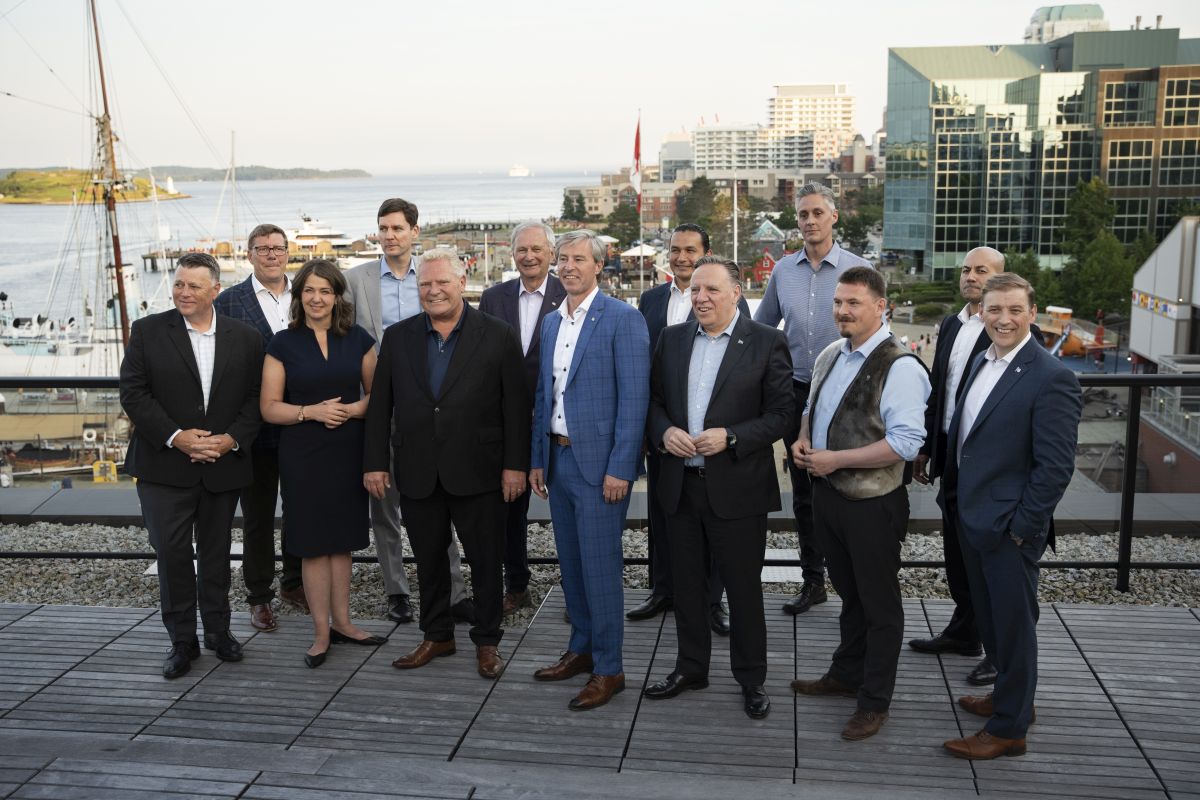 Премиерът на Квебек иска да насочи въпроса за търсещите убежище