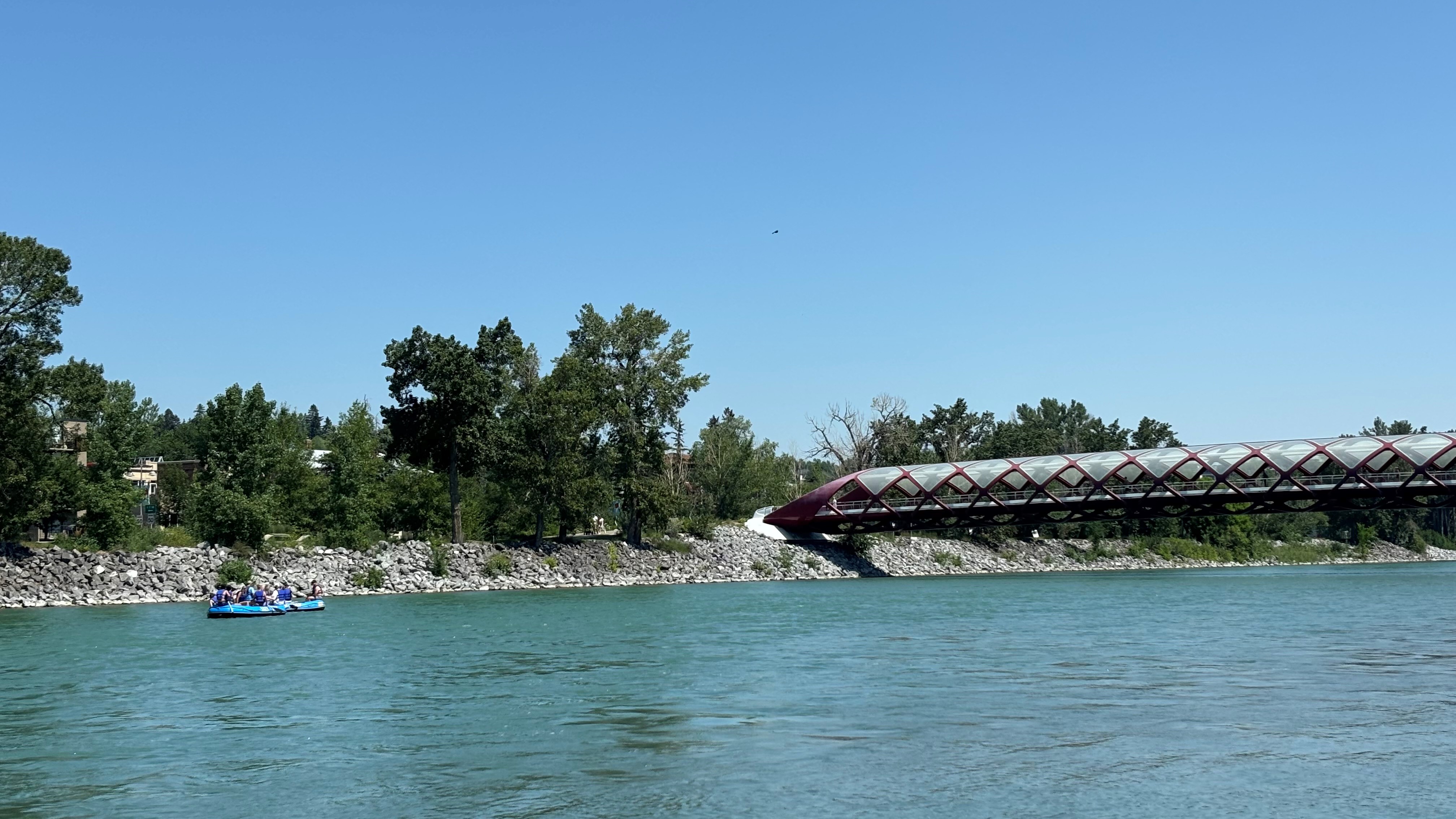 Жителите на Калгар се насочиха към река Боу тази седмица