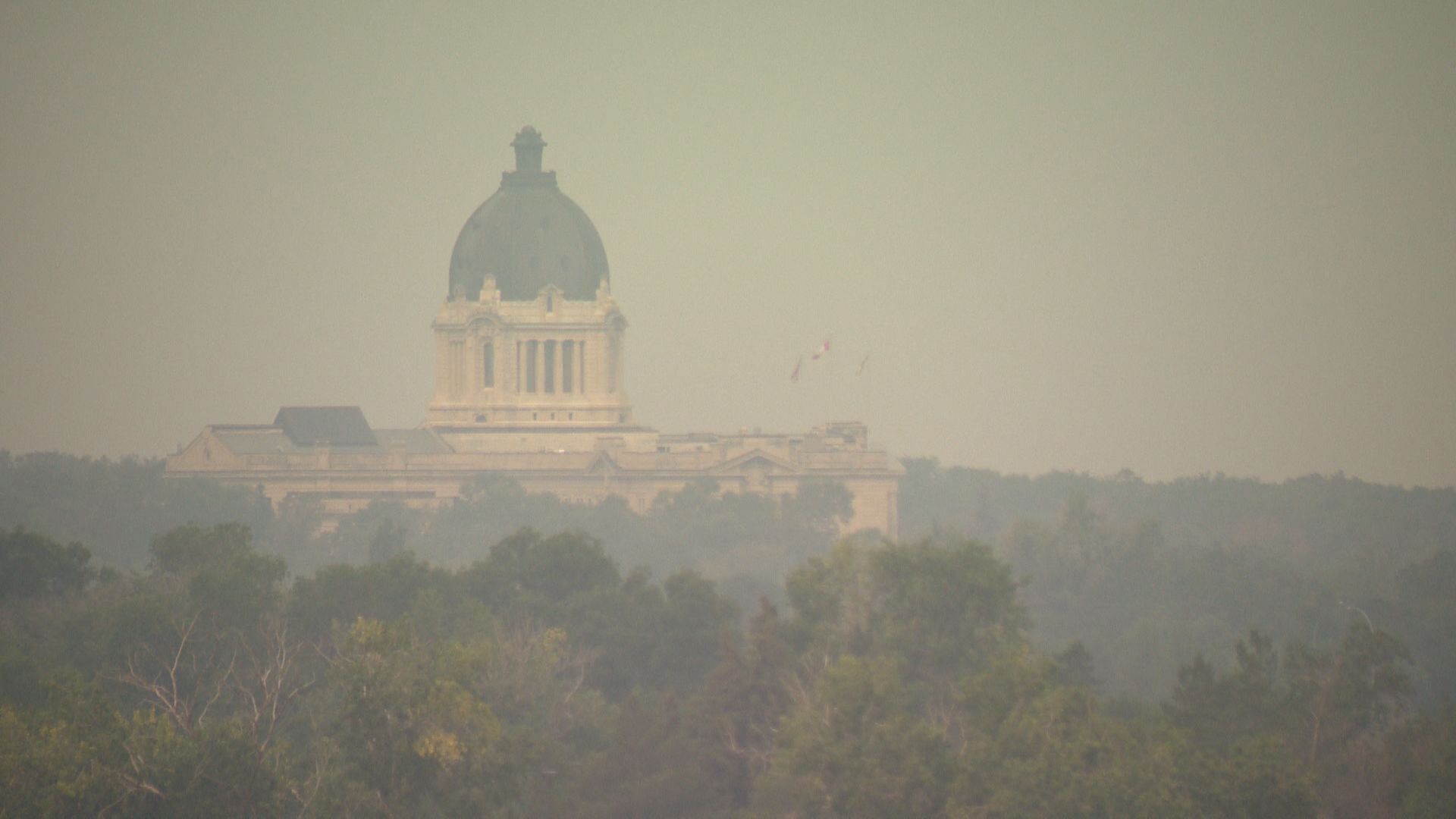 Саскачеван е покрит с пелена от дим в понеделник и