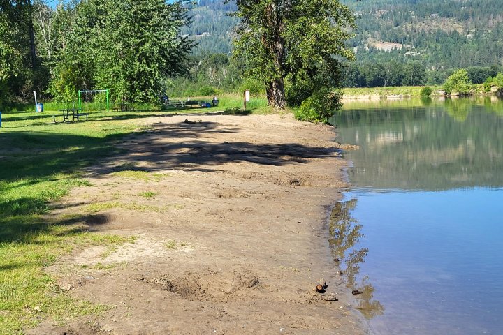Public urged to stay away from Shuswap River as water levels remain high