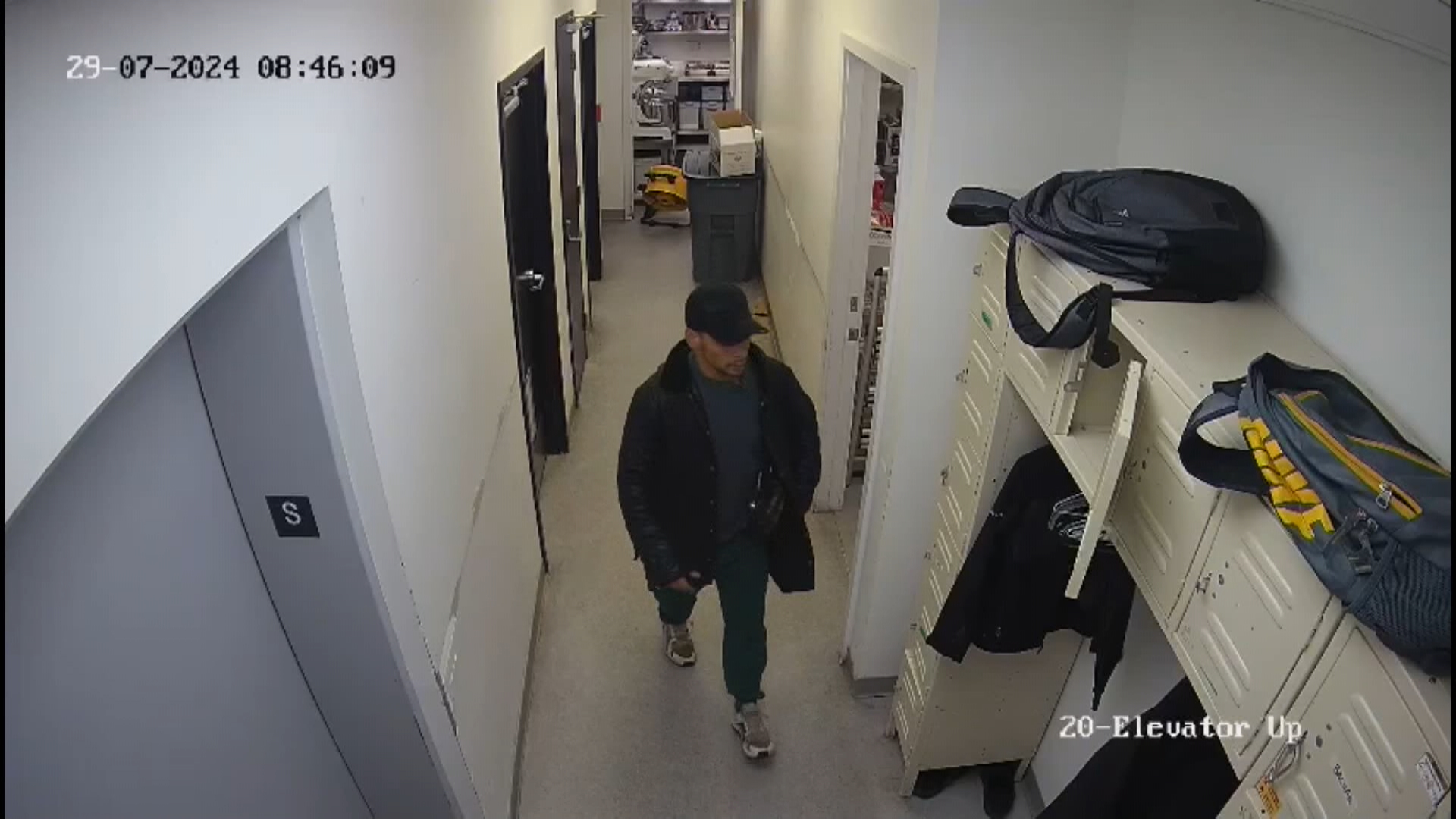 Video captures thief stealing from Vancouver restaurant employees’ locker room