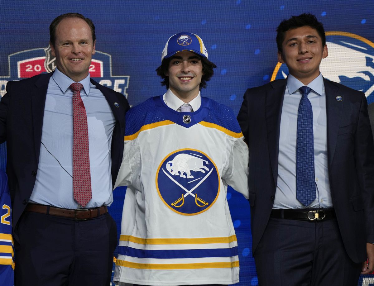 Matt Savoie poses with team officials after being selected 9th by the Buffalo Sabres during the first round of the 2022 NHL Draft Thursday, July 7, 2022 in Montreal.