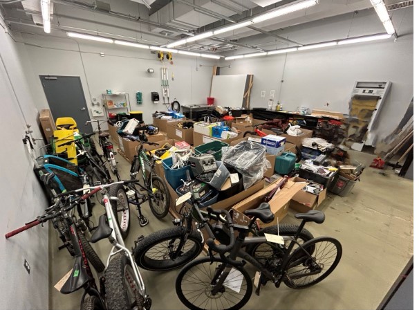 Полицията в Уинипег съобщи че е открила откраднати велосипеди електроника