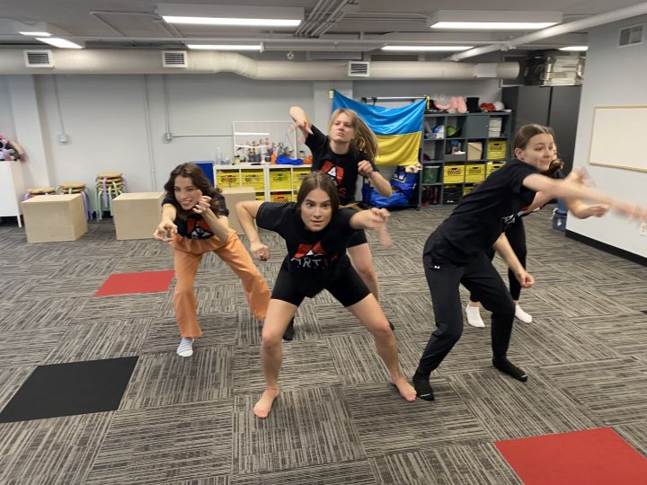 Някои талантливи изпълнители в Калгари създават ново шоу което носи