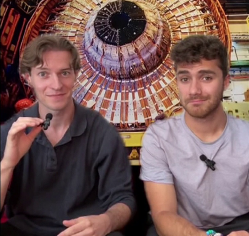 Двама студенти по физика от Metro Vancouver които се превърнаха