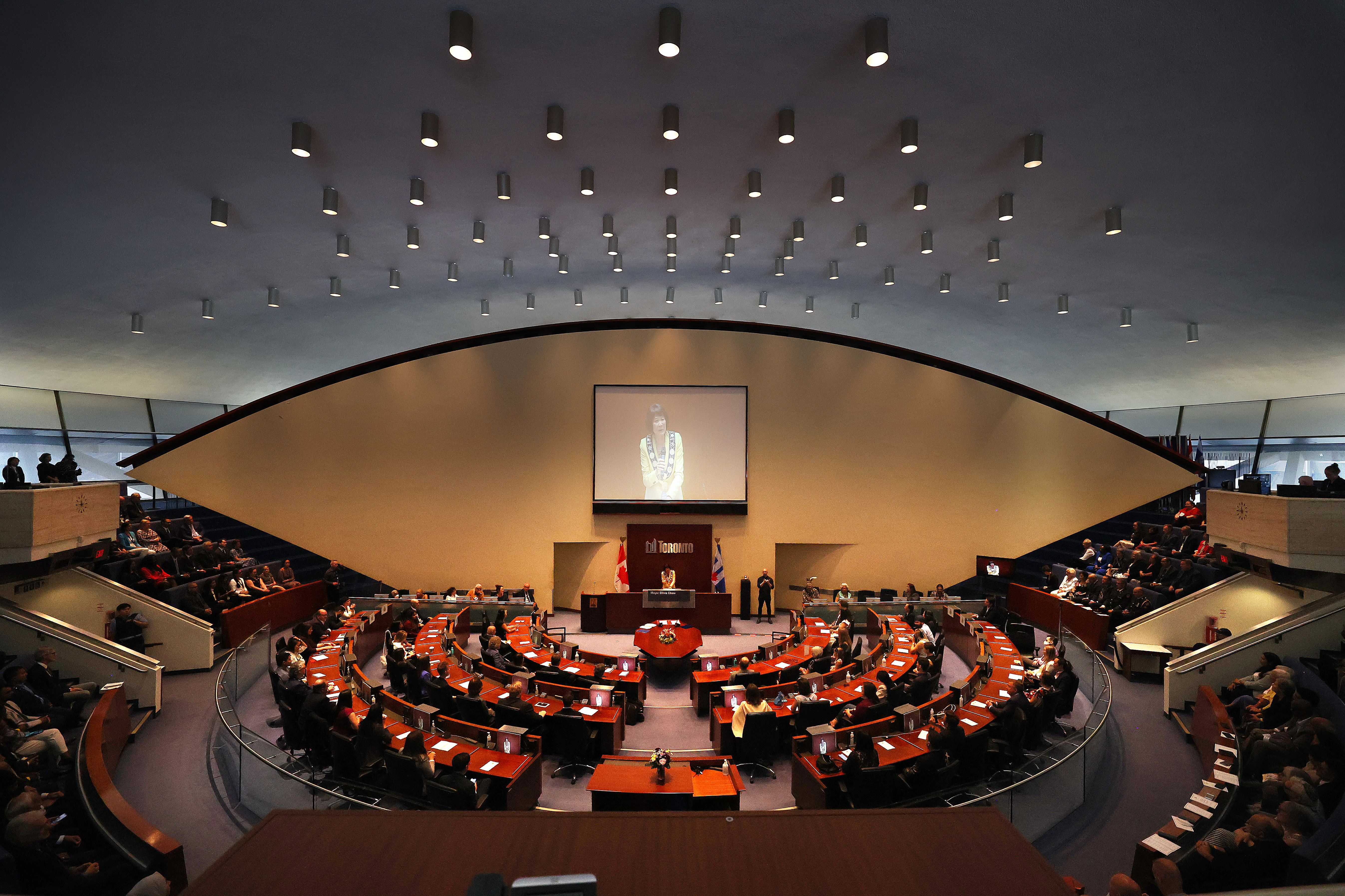 Новопубликувани вътрешни имейли предлагат поглед върху хаоса зад въвеждането на