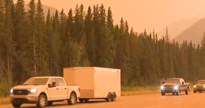 Двойка Оканаган е сред избягалите от разрушителния горски пожар в