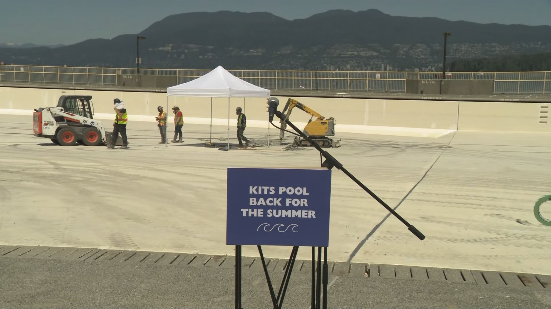 Басейнът Kitsilano на Ванкувър все пак ще отвори отново за