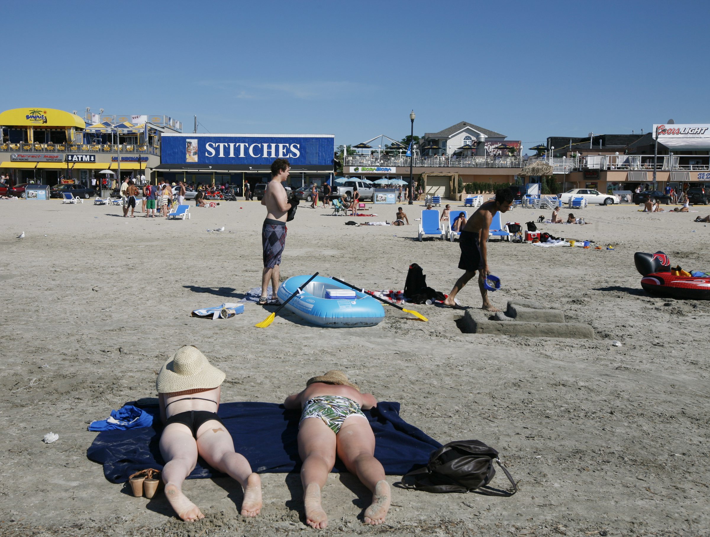 Poop on the beach? Ontario mayor slams social media ‘misinformation’