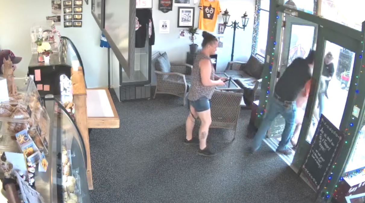 Преди две години Ейдън Тай хвърли тухла по бременна жена