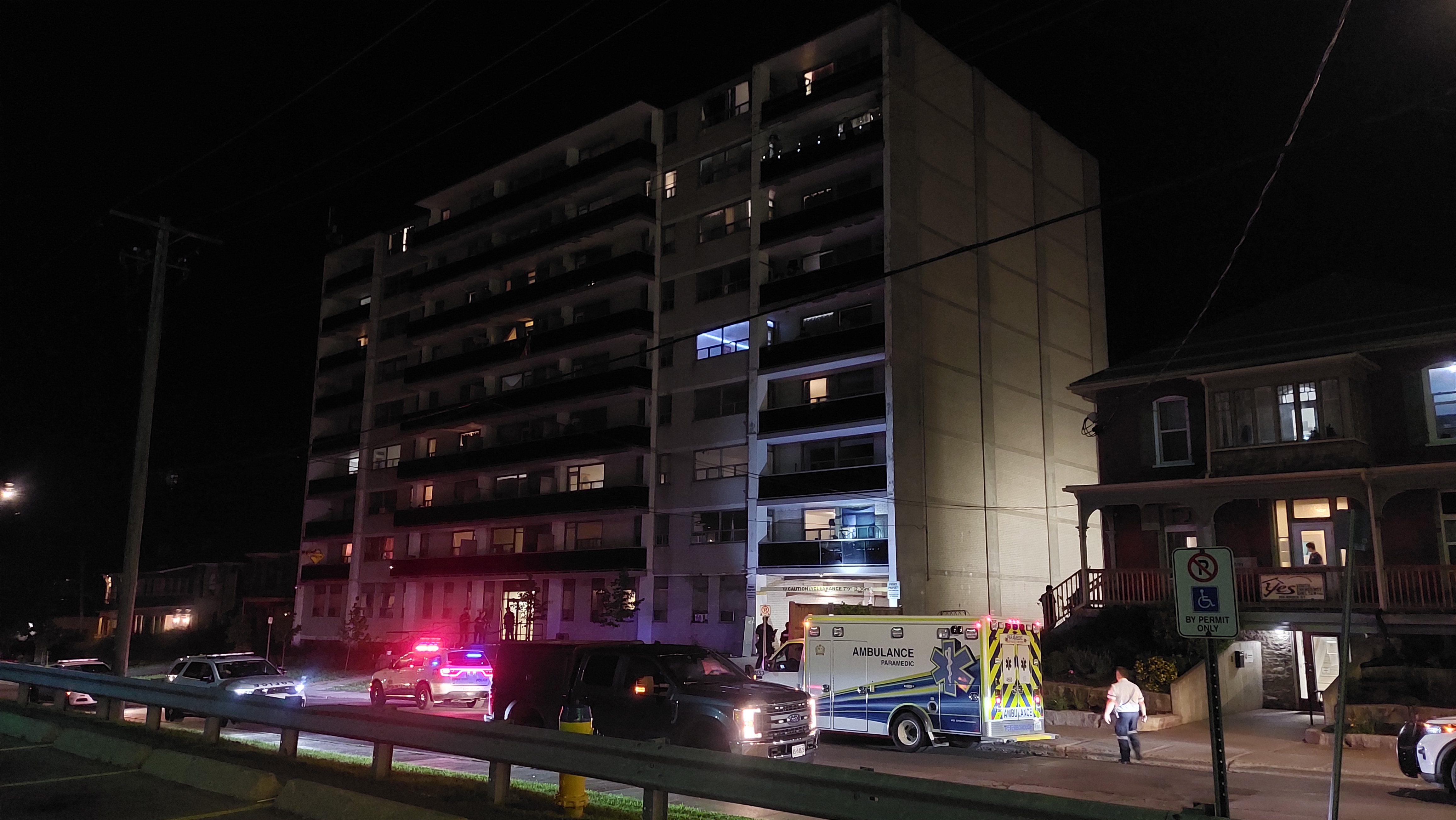 Мъж е изправен пред множество обвинения в опити за убийство