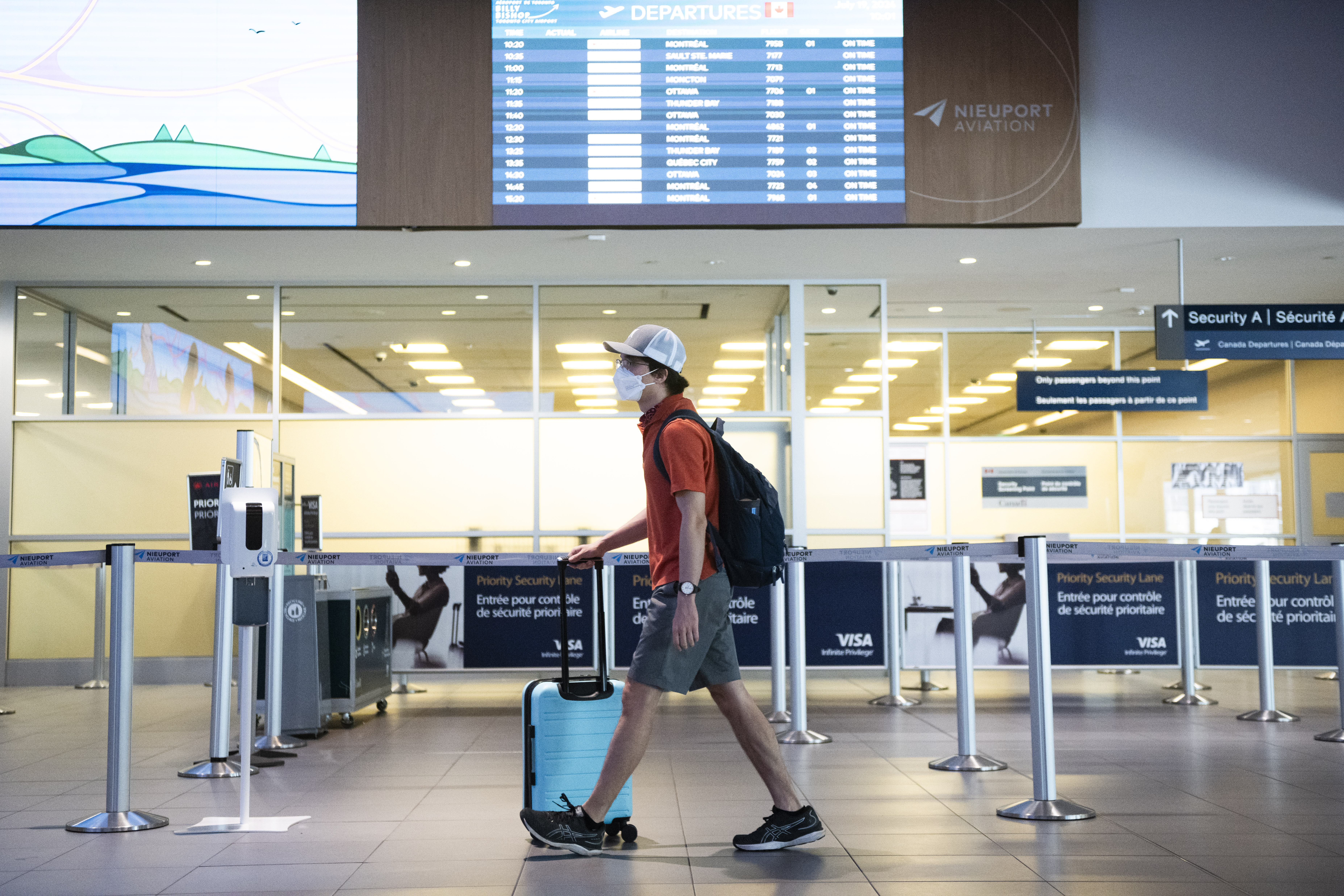 Десетки канадски полети и няколко болници в цялата страна бяха