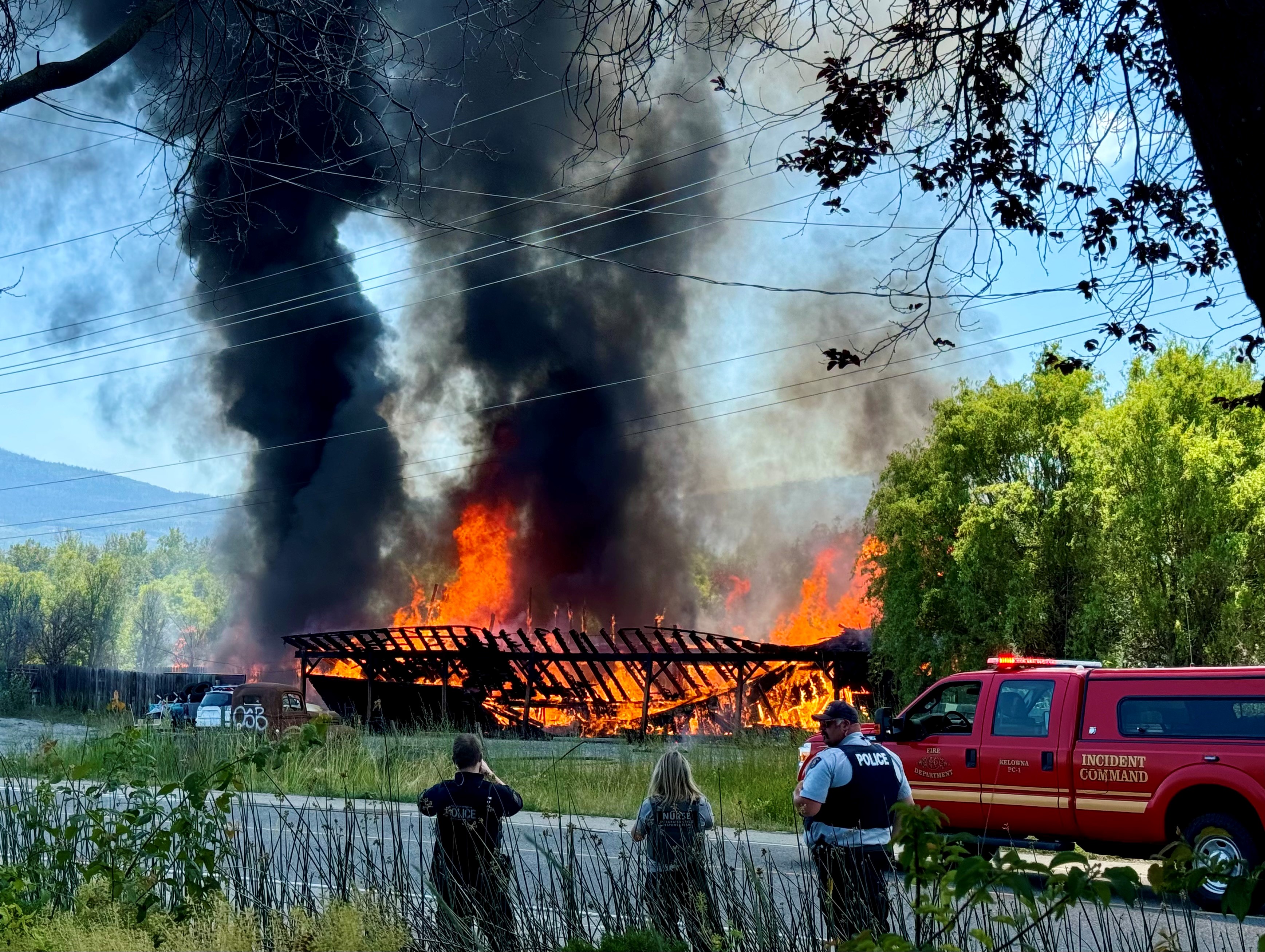 В празна сграда в Келоуна е избухнал пожар който е
