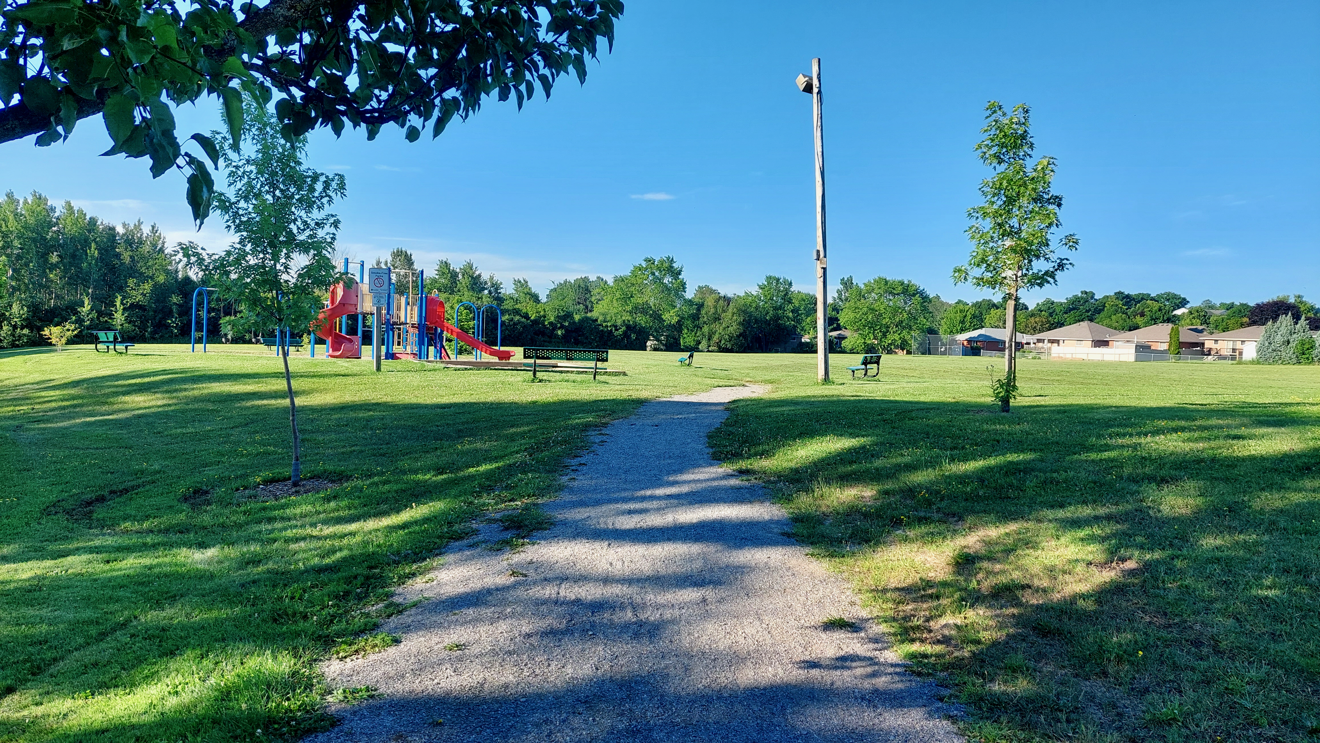 Полицията в Питърбъро Онтарио разследва доклади за мъж който мастурбира