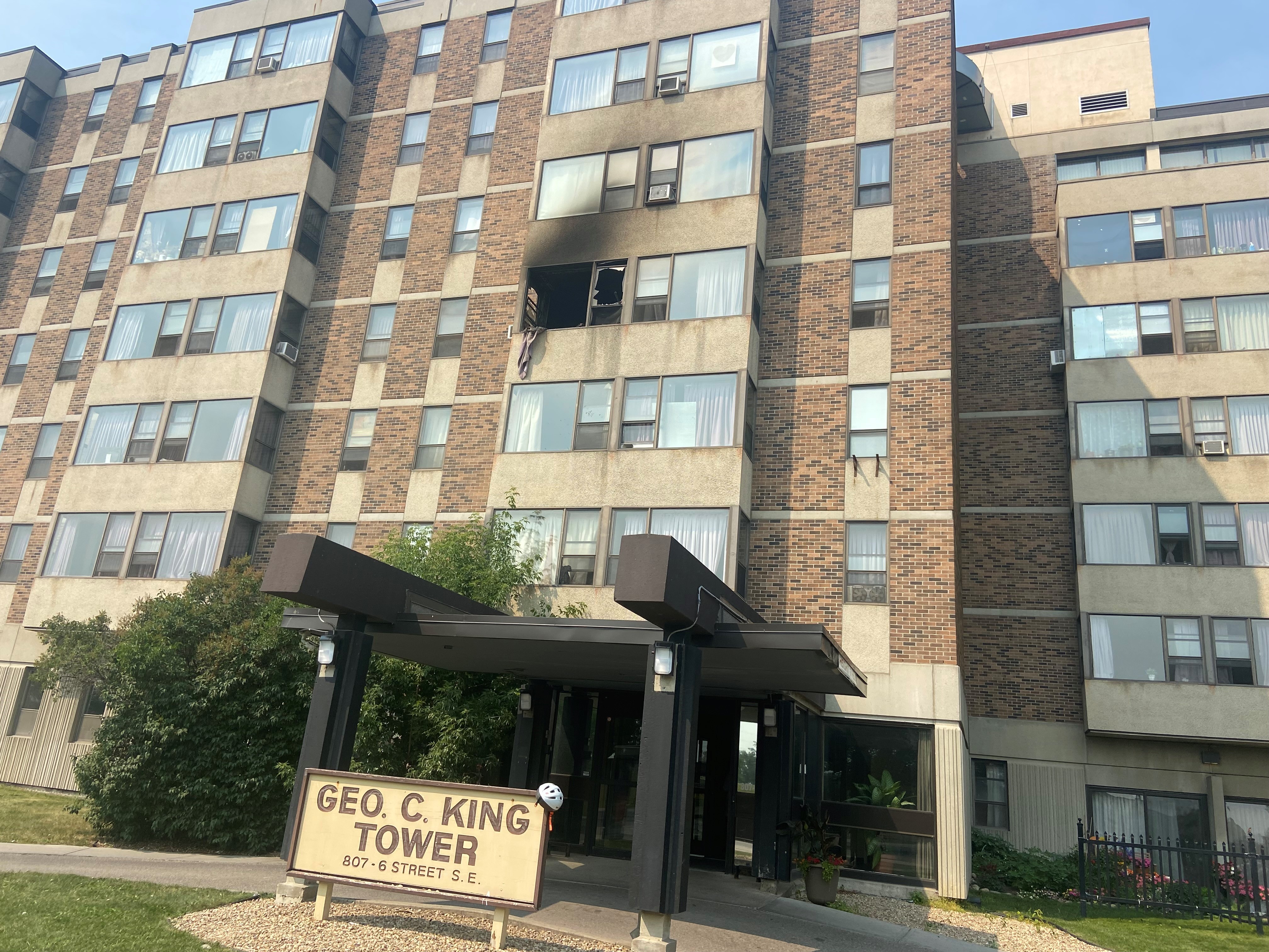 Съседи на жена в Калгари която почина в апартамента си