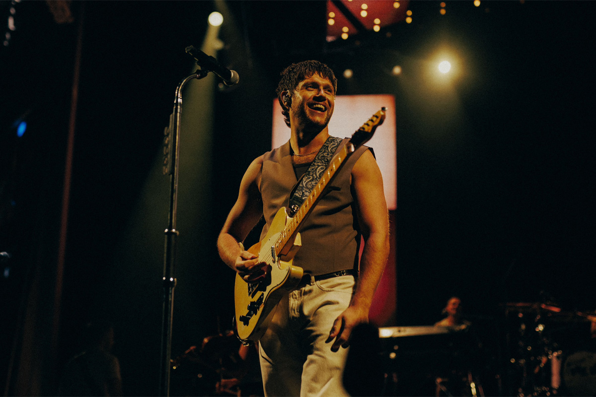 Найл Хоран публикува видео на разходка на срама през уикенда