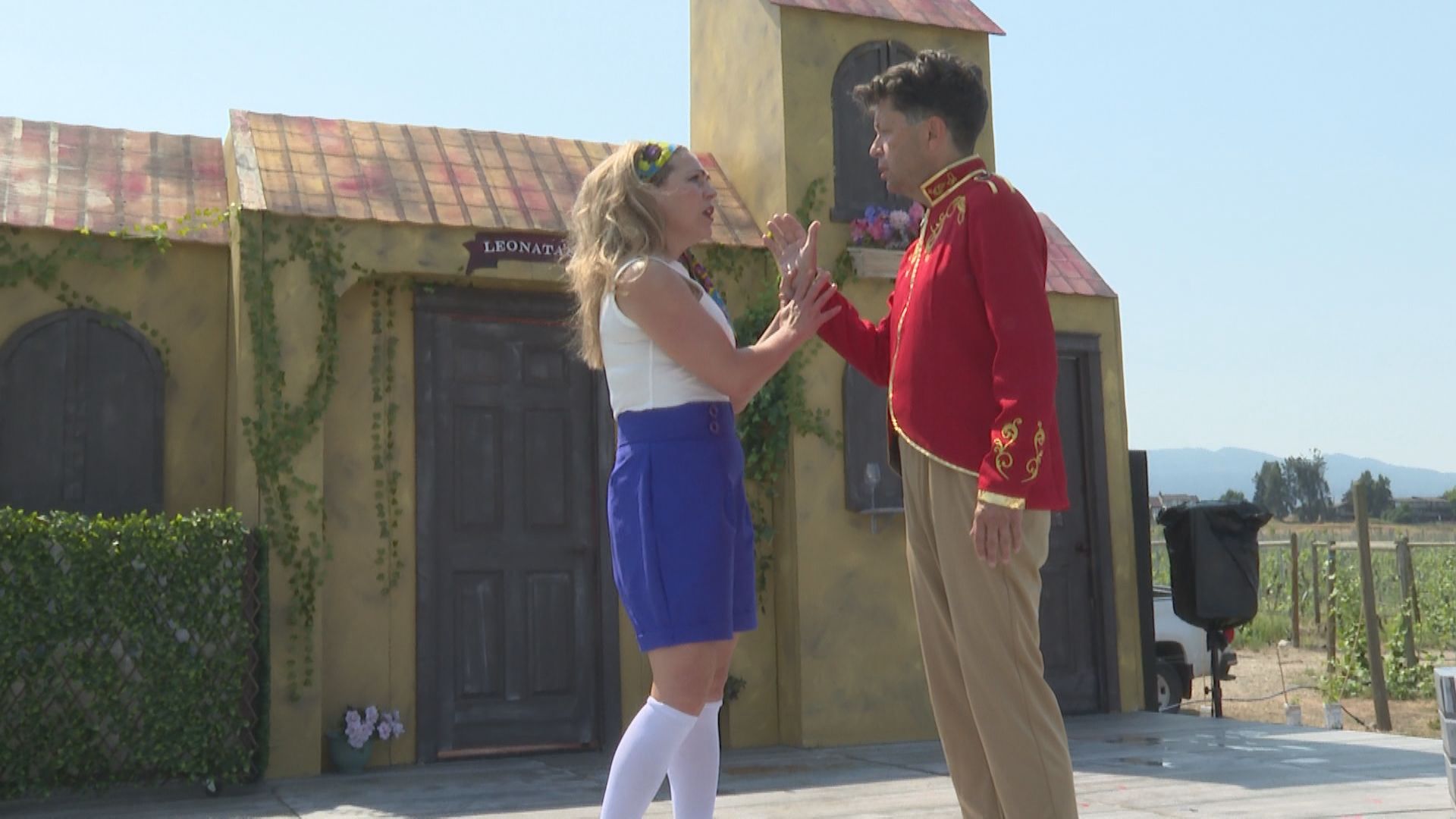 Комедията на Шекспир Много шум за нищо оживява на сцена