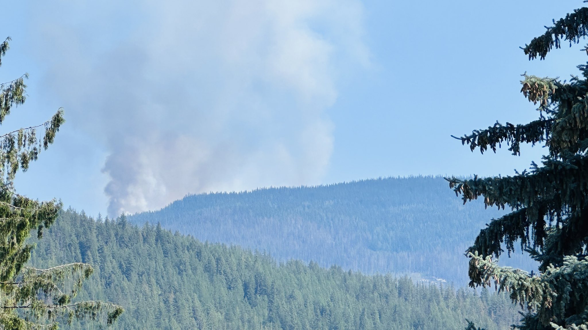 Сезонът на горските пожари се разраства в южната част на
