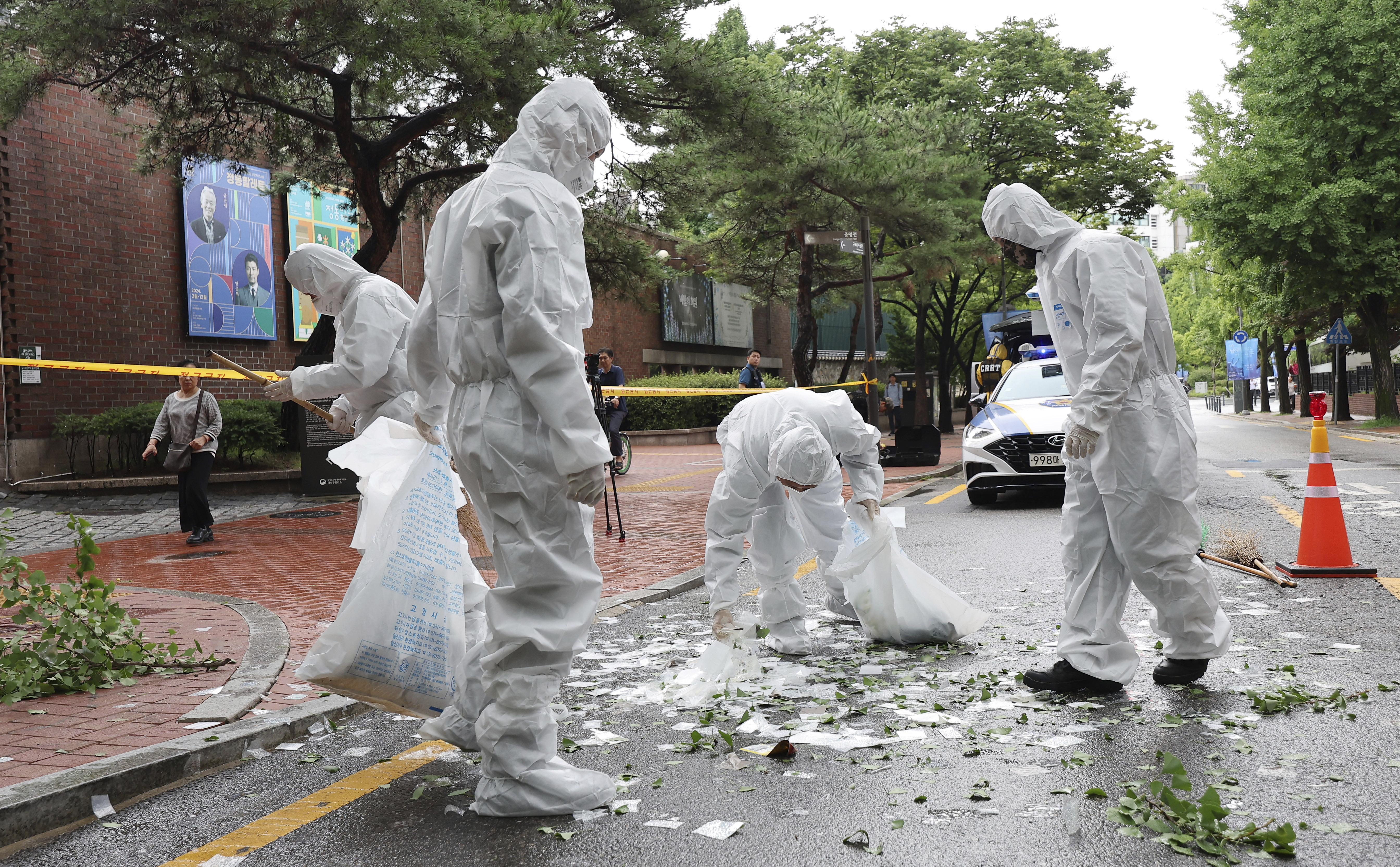 North Korean Trash Balloon Lands On South Korean Presidential Compound ...