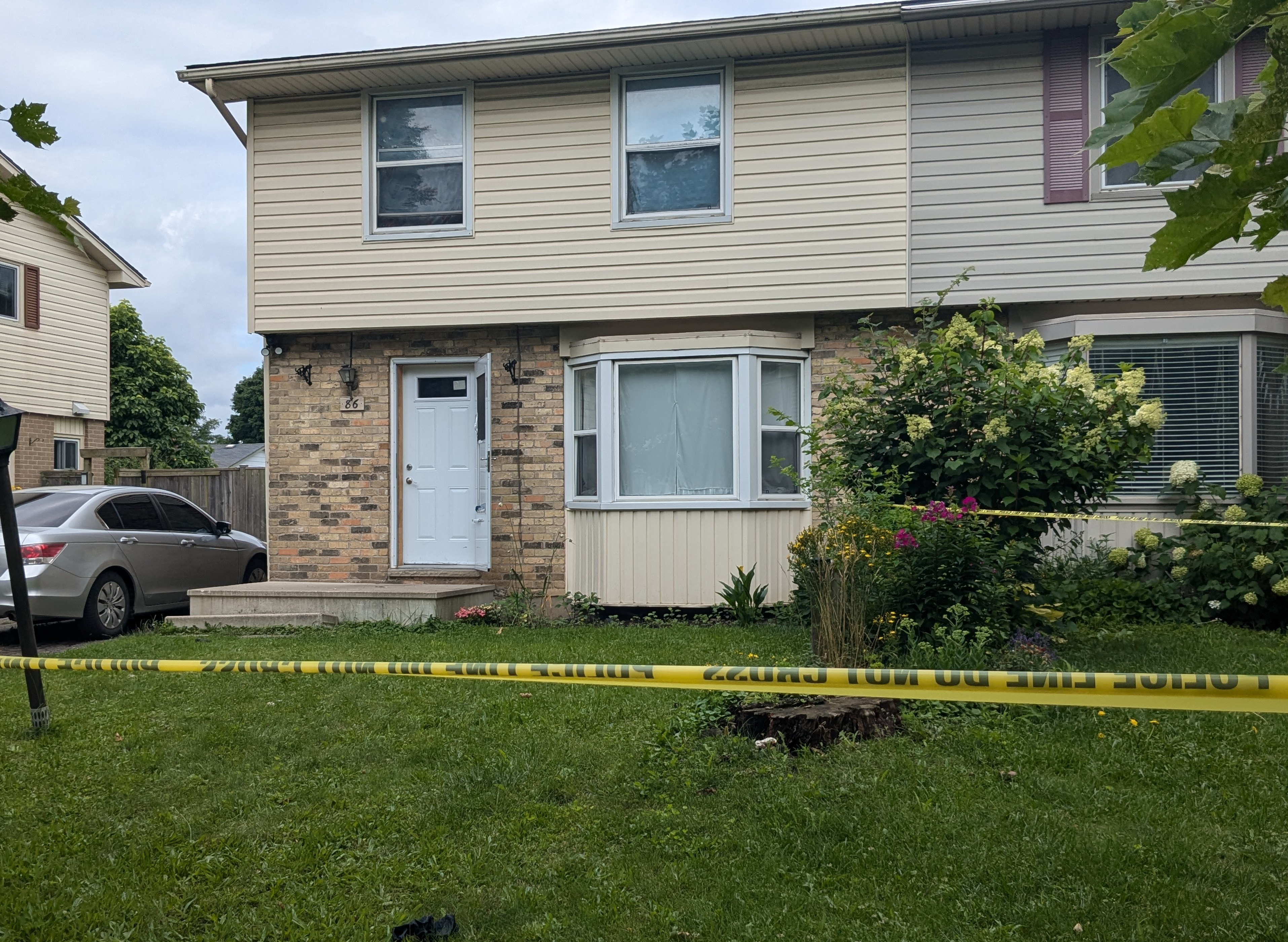 Полицейският пазач на Онтарио разследва след като 18 годишен мъж беше