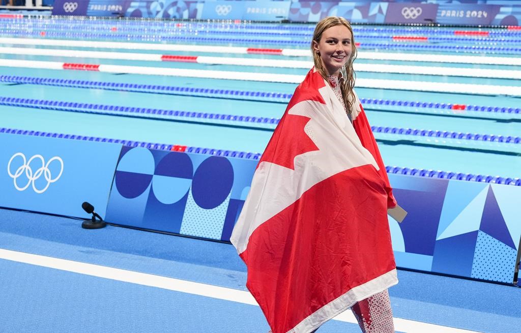 Summer McIntosh snags 3rd Olympic gold after 200m IM win