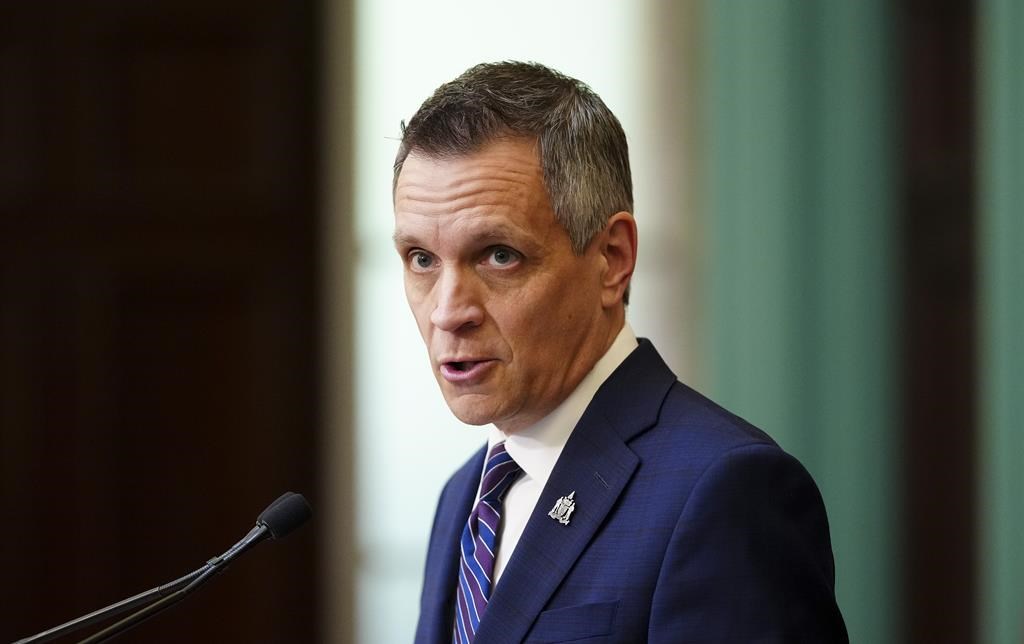 Кметът на Отава Марк Сътклиф казва че градът е изправен