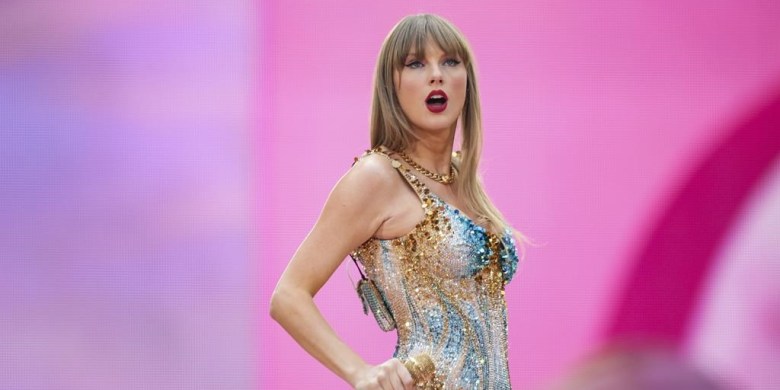 Sask. sets record for longest friendship bracelet in hopes of bringing Taylor Swift to the province