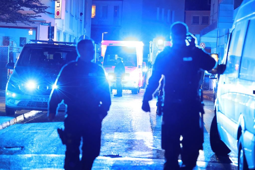 Трима души бяха убити и четирима бяха тежко ранени при