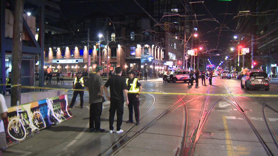 Off-duty cop shot after recognizing man wanted on Canada-wide warrant in Toronto