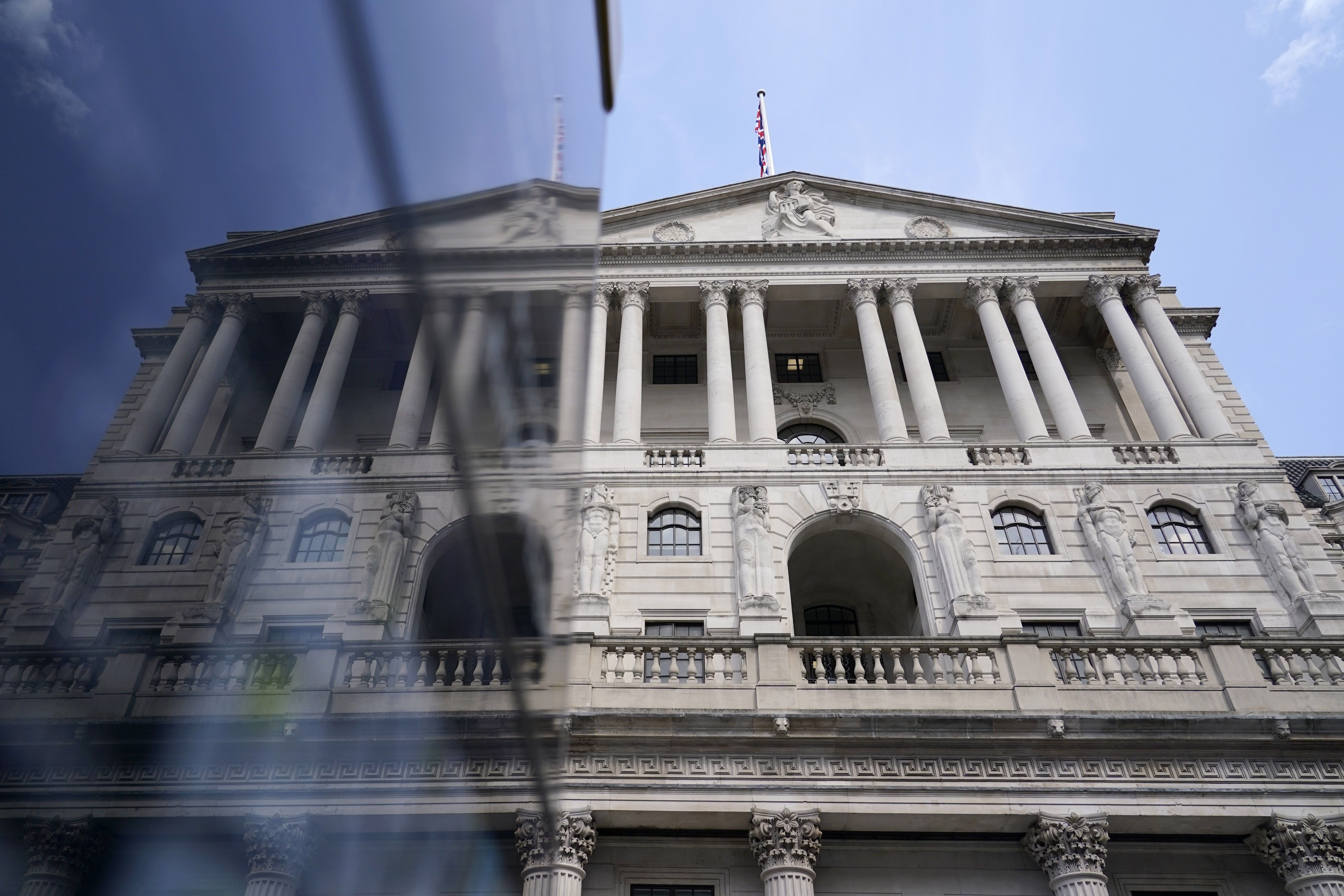 Bank of England намали лихвените проценти за първи път от