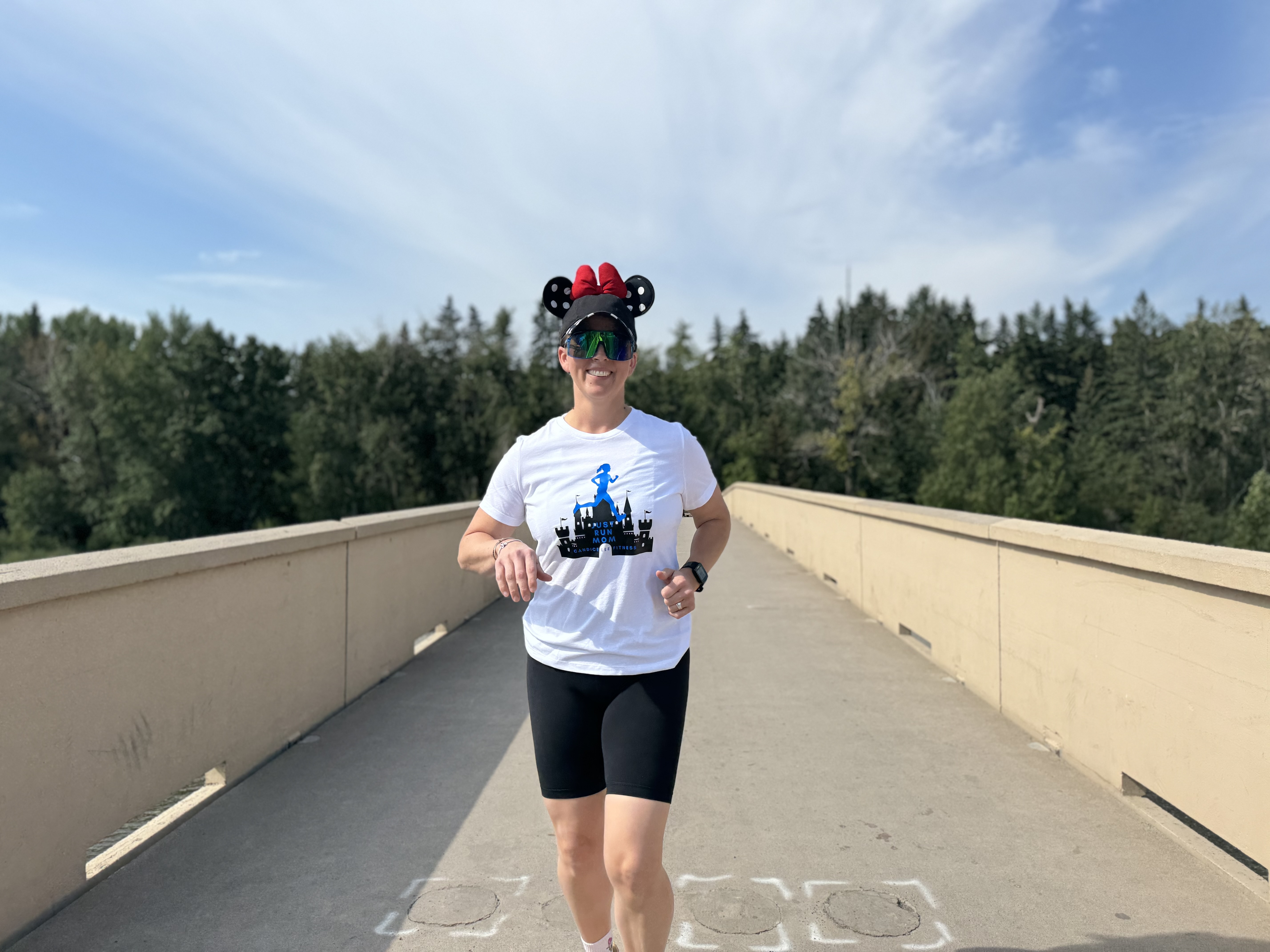 Кандис Лий поема първия си полумаратон в Дисниленд с искрена