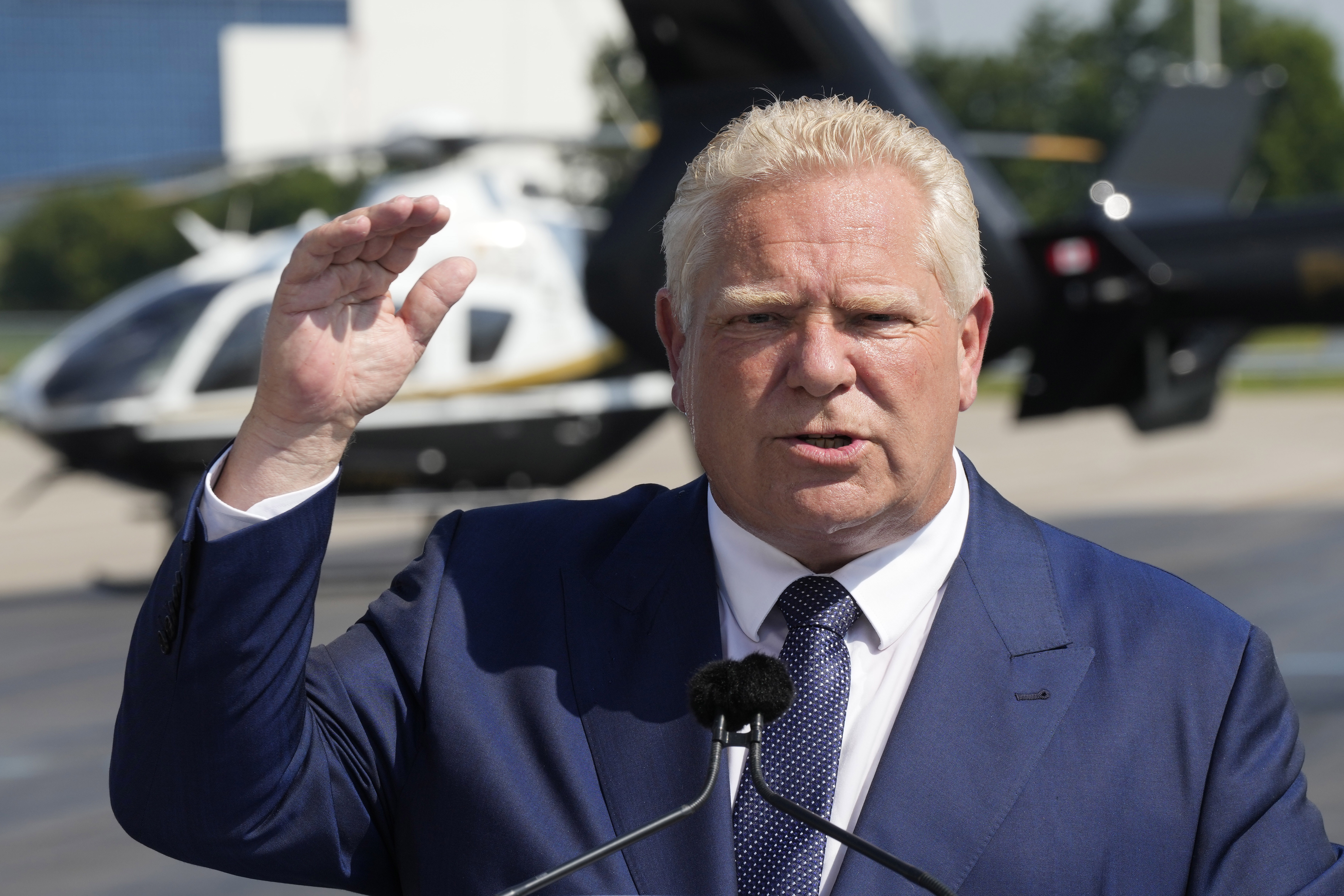 Служители от RCMP са започнали да интервюират хора които работят