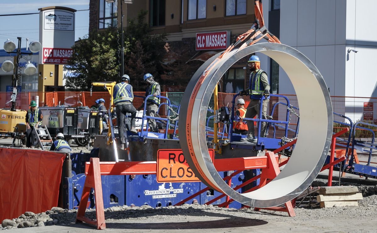 Calgary water crisis: Water restrictions returning as new pipe problems found