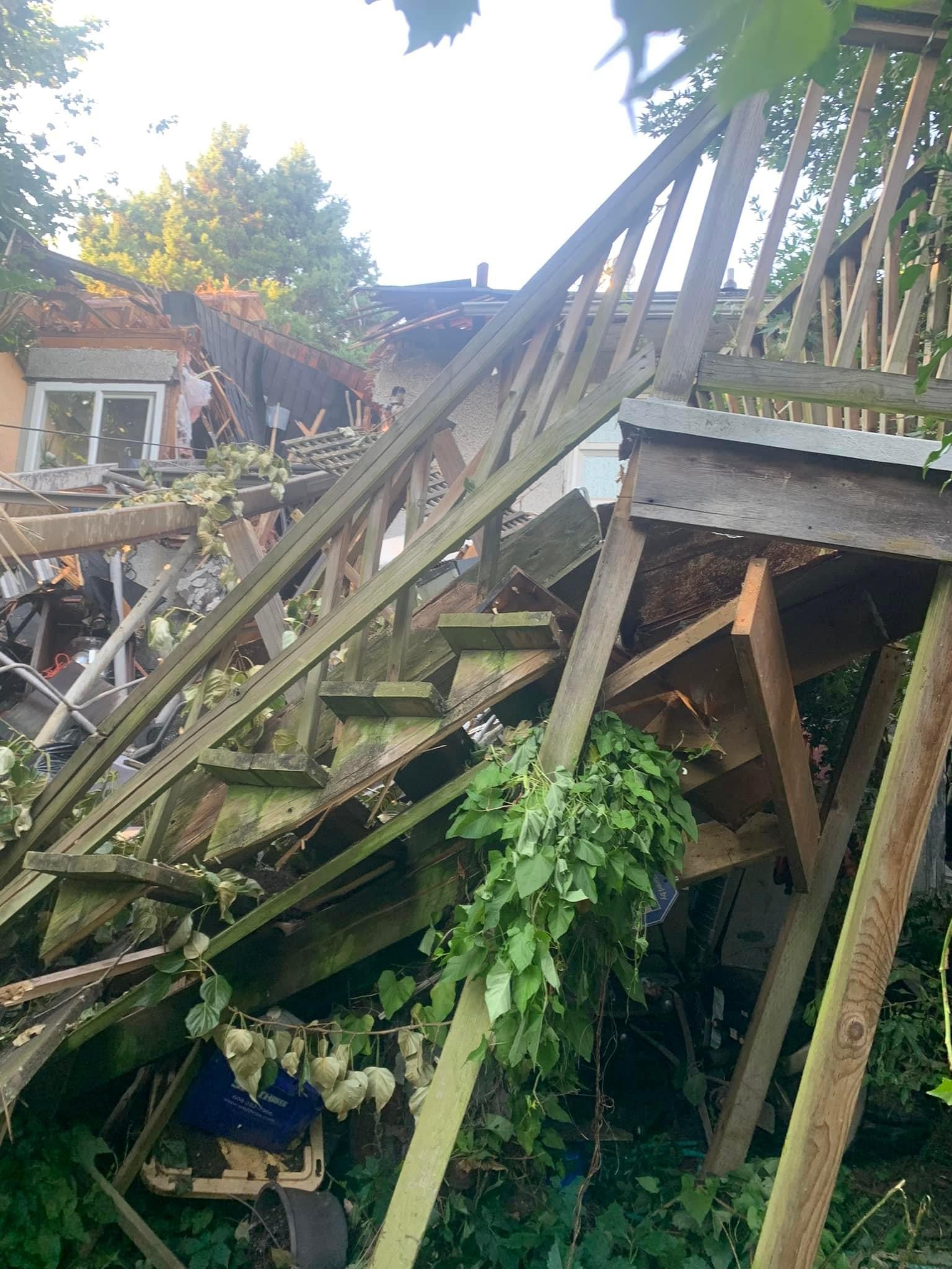 Горещите точки са потушени но остава огромна бъркотия след интензивния