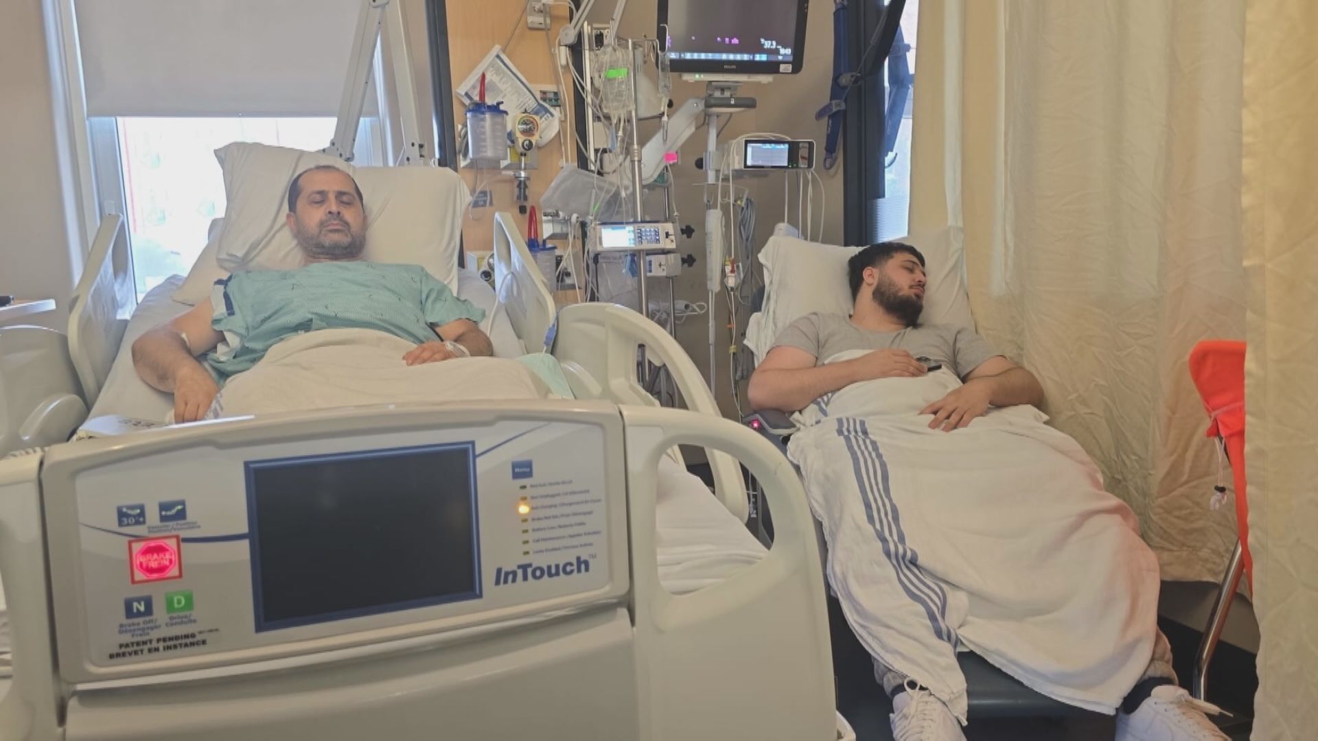 След като бяха хванати в кръстосания огън на кървава престрелка