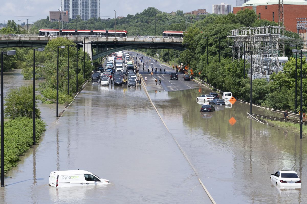 1 in 3 Canadians report being personally impacted by severe weather: poll