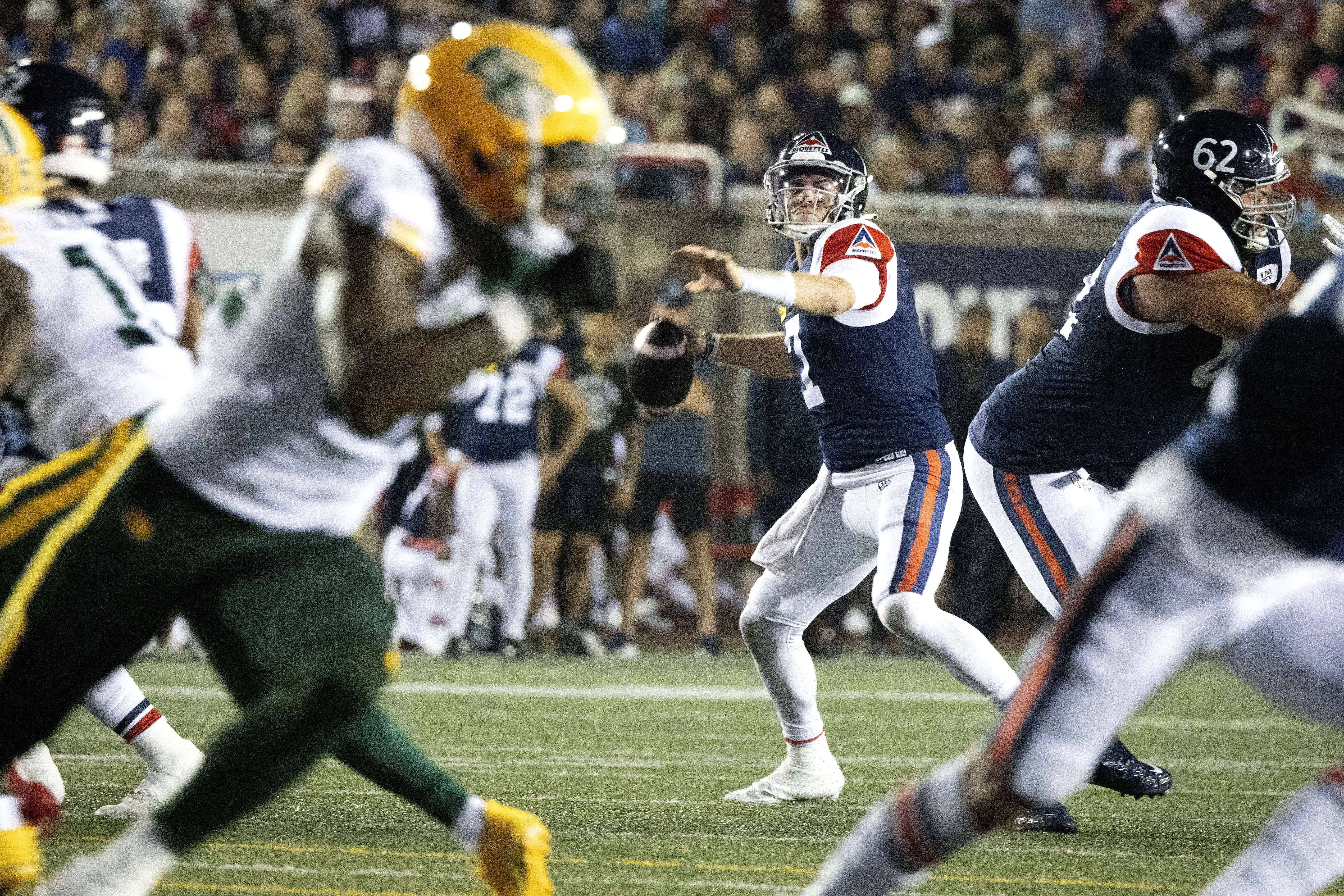 Коуди Фахардо и Montreal Alouettes изглеждаха несинхронизирани с дефицит от