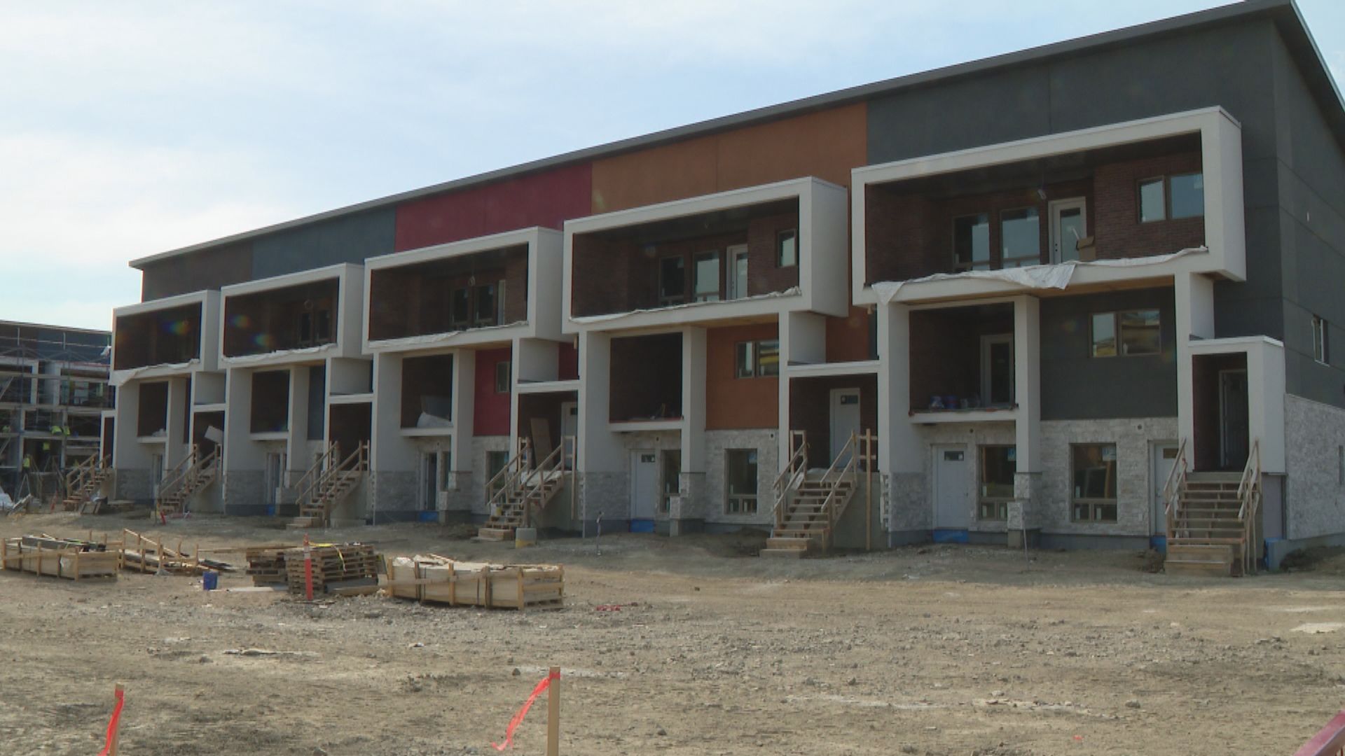 Федералното правителство налива повече пари в проекти за достъпни жилища