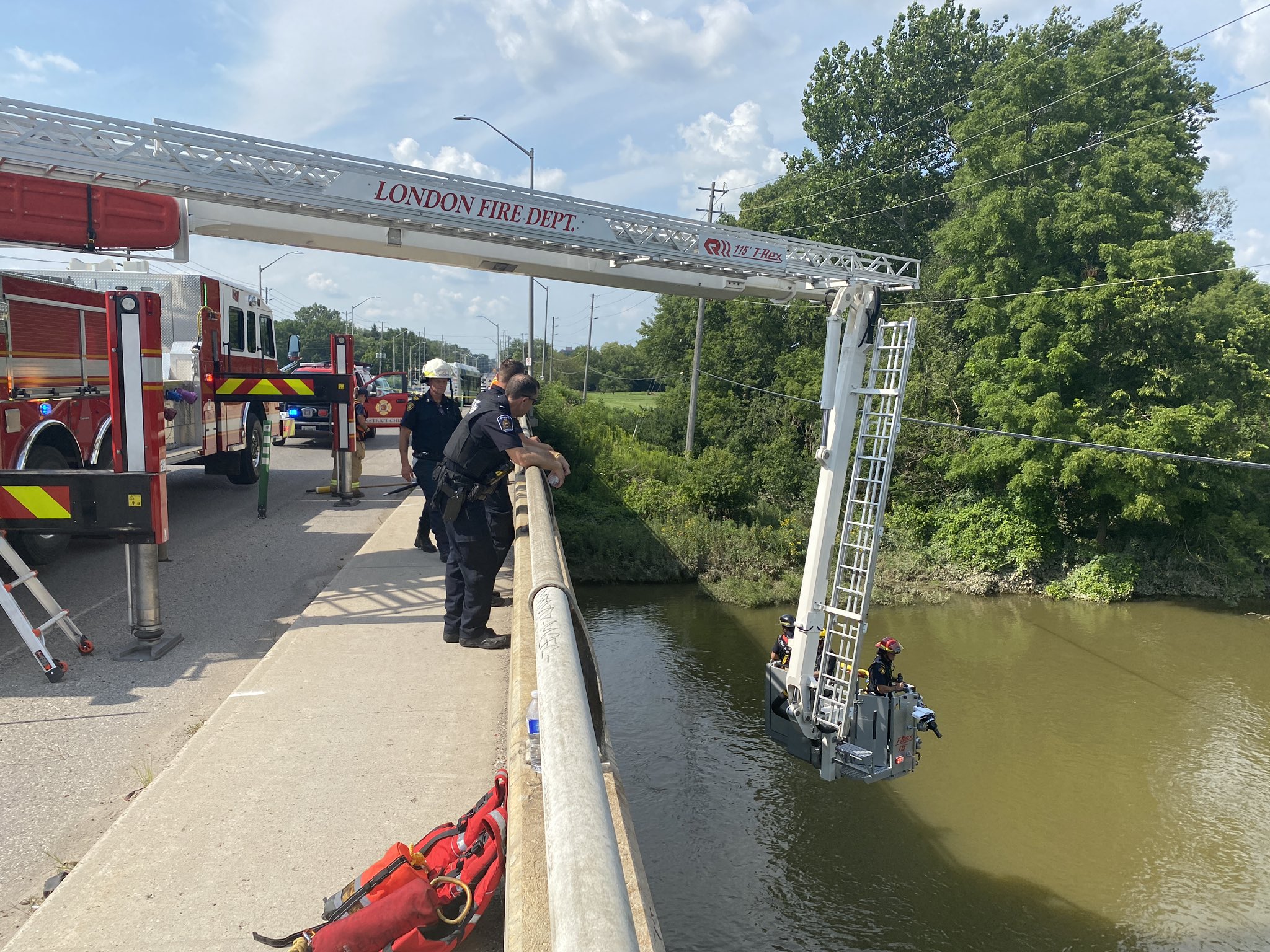 Search for young child in Thames River turns to recovery effort in London, Ont.