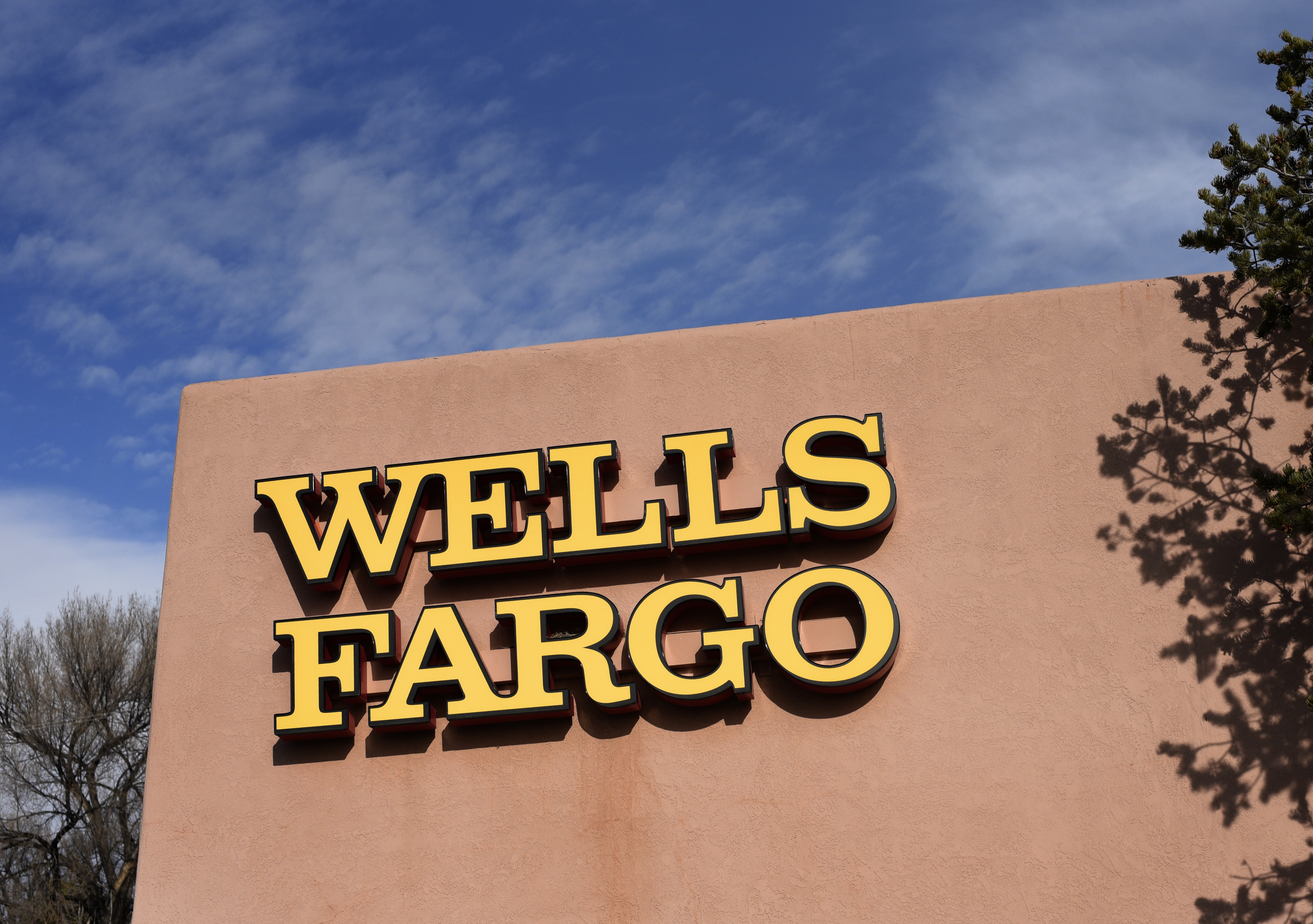 Wells Fargo Employee Found Dead In Her Cubicle 4 Days After Clocking In ...