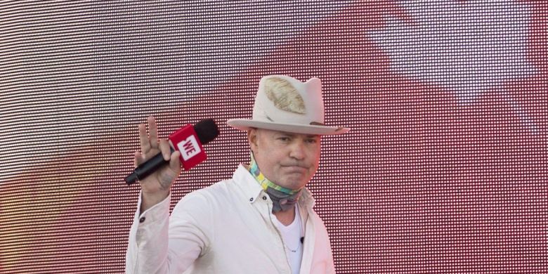 Tragically Hip frontman rejected offer to become hologram in his final years: bandmates