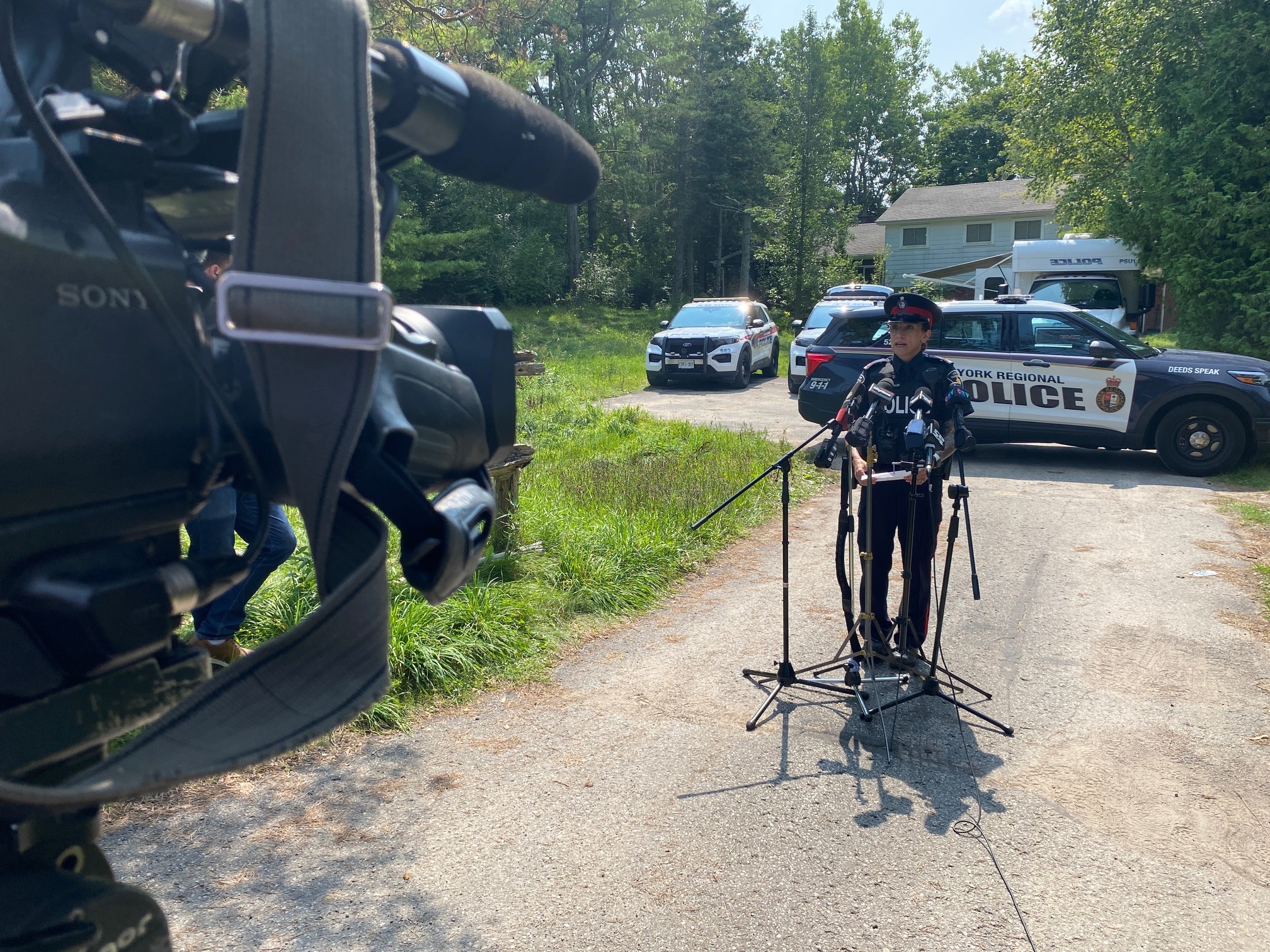 Полицията е разположила кучешки екипи морски екипи за поддръжка и