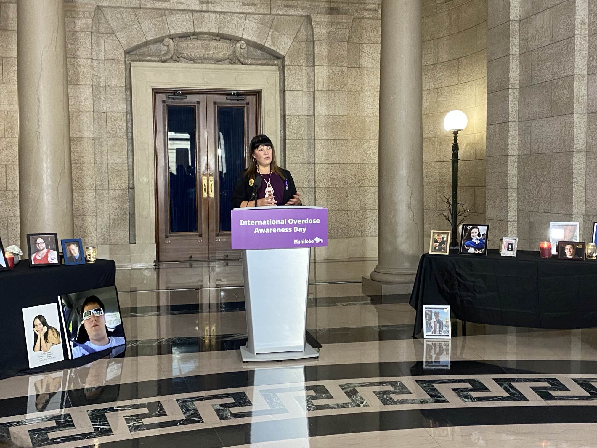 Провинцията казва че възнамерява да освети сградата на законодателния орган