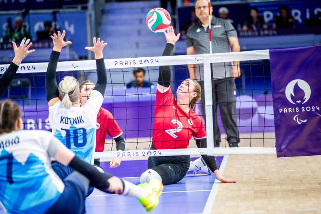 Стоейки пред хиляди в хотел Bessborough представена от легендарната канадска