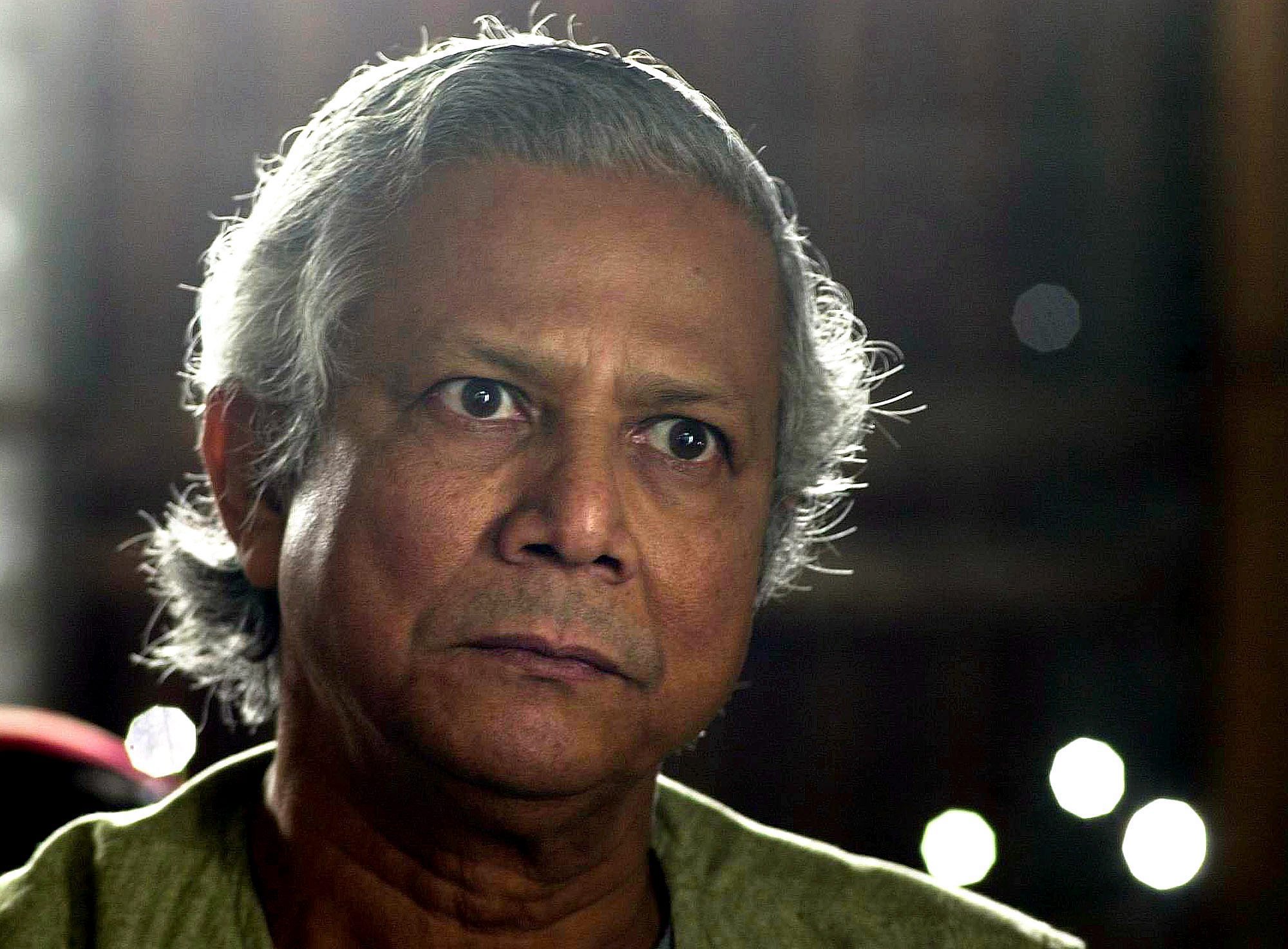 Военният началник на Бангладеш каза в сряда че временно правителство