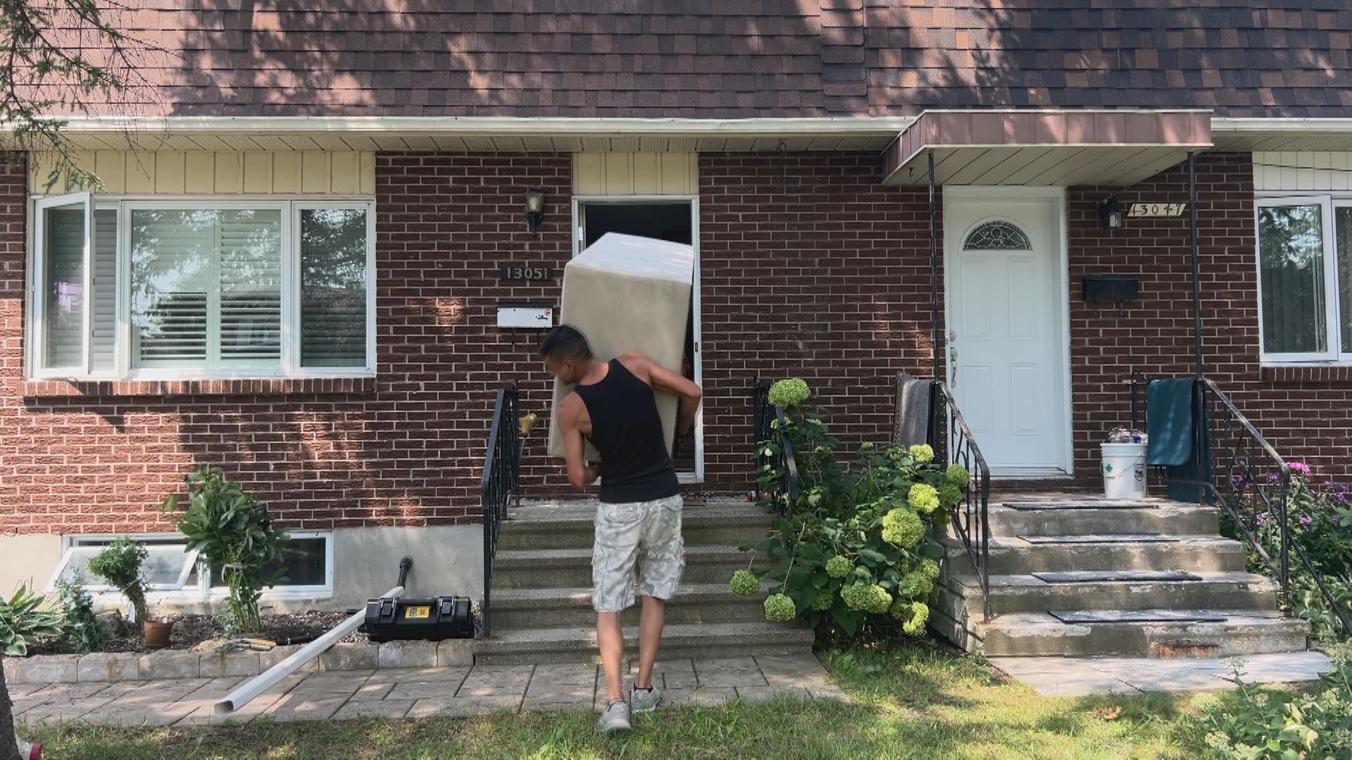 Вонята ставаше непоносима за Нидия Серон след като поройният и