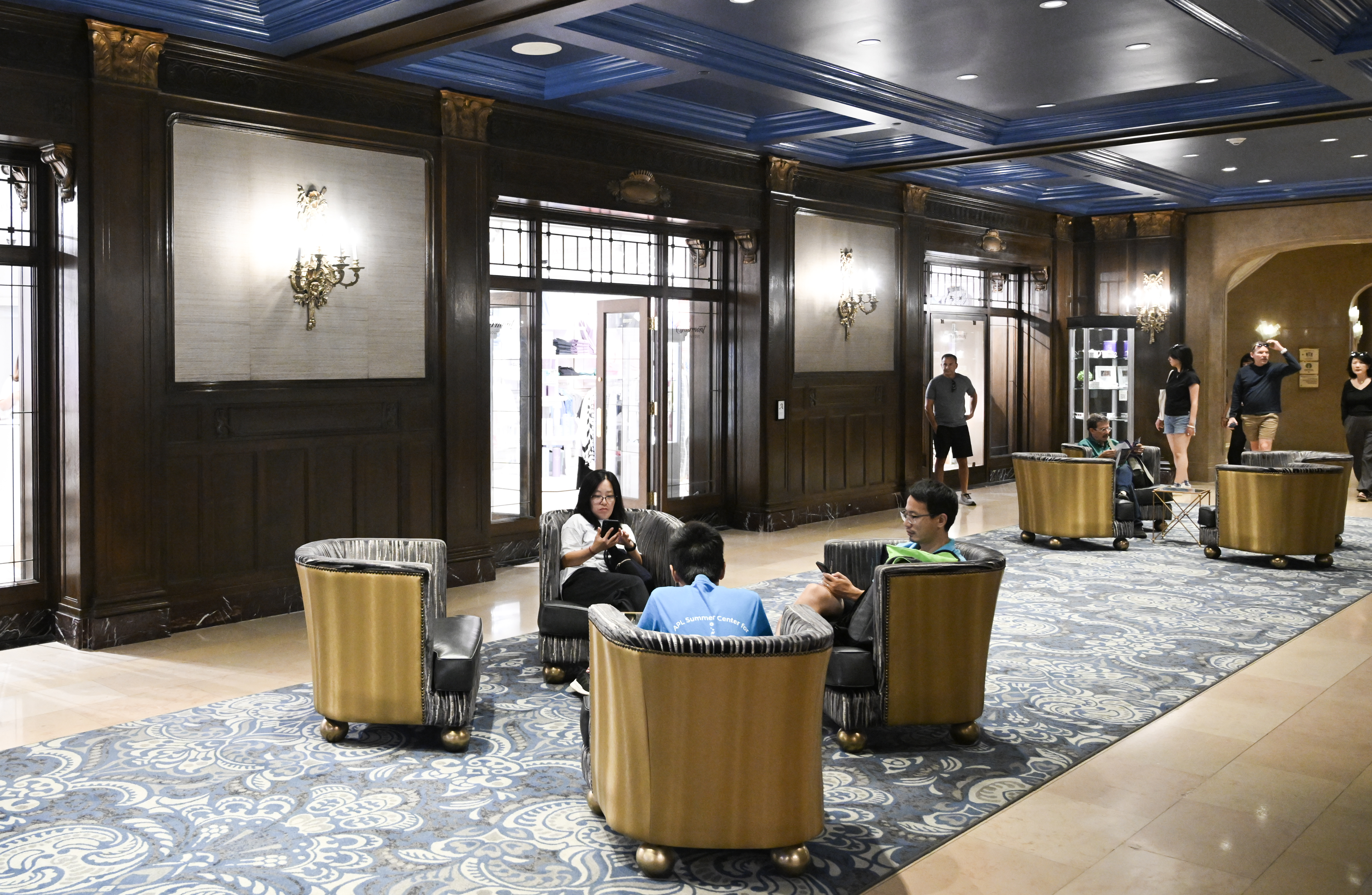 Хиляди хотелски работници в Монреал град Квебек и Шербрук Квебек